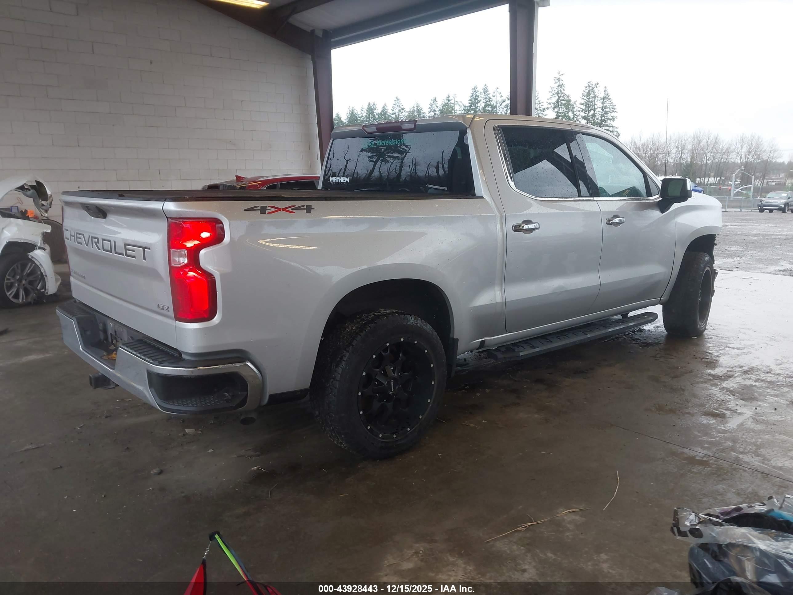 CHEVROLET SILVERADO image 4