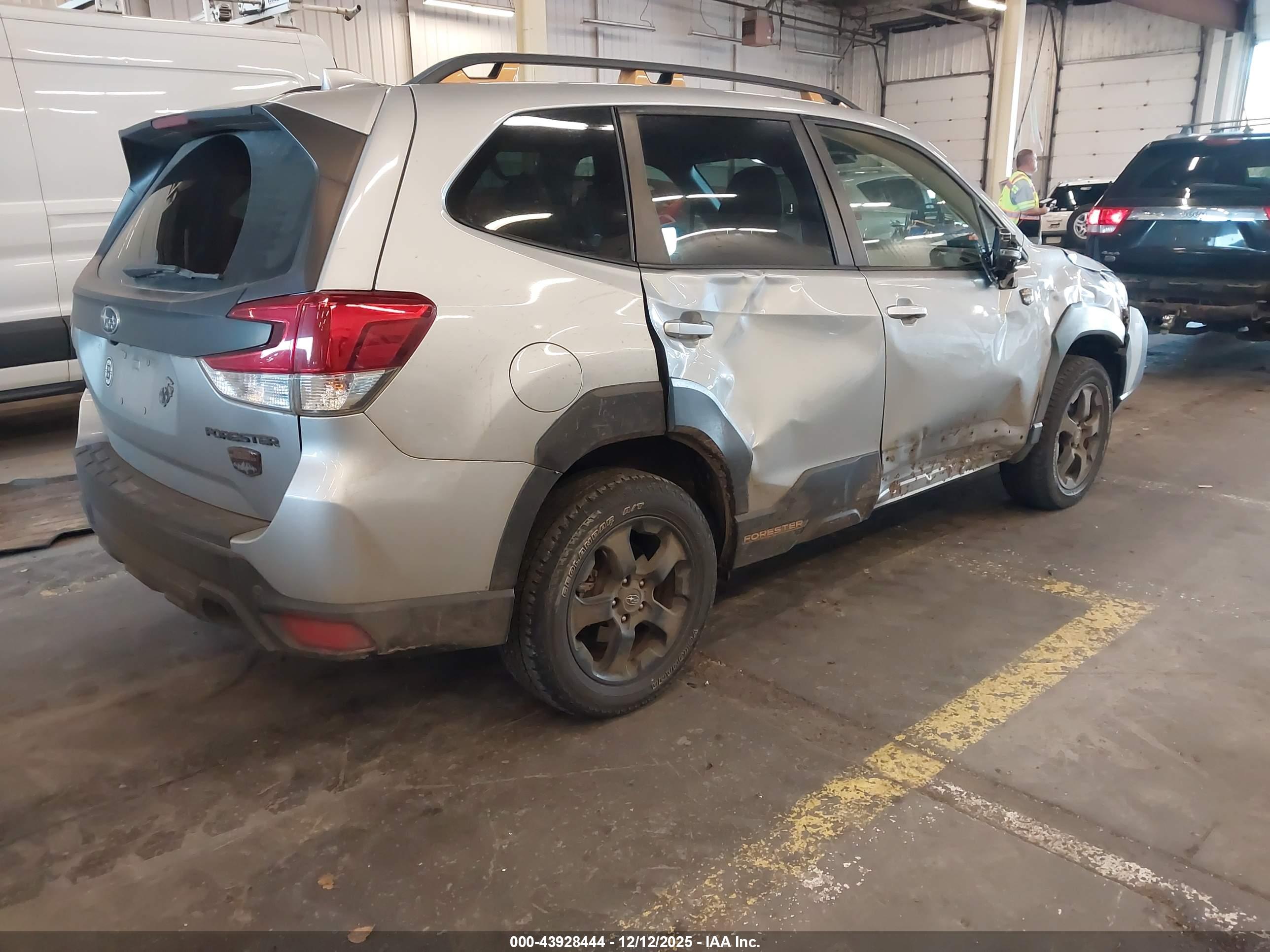 SUBARU FORESTER image 4