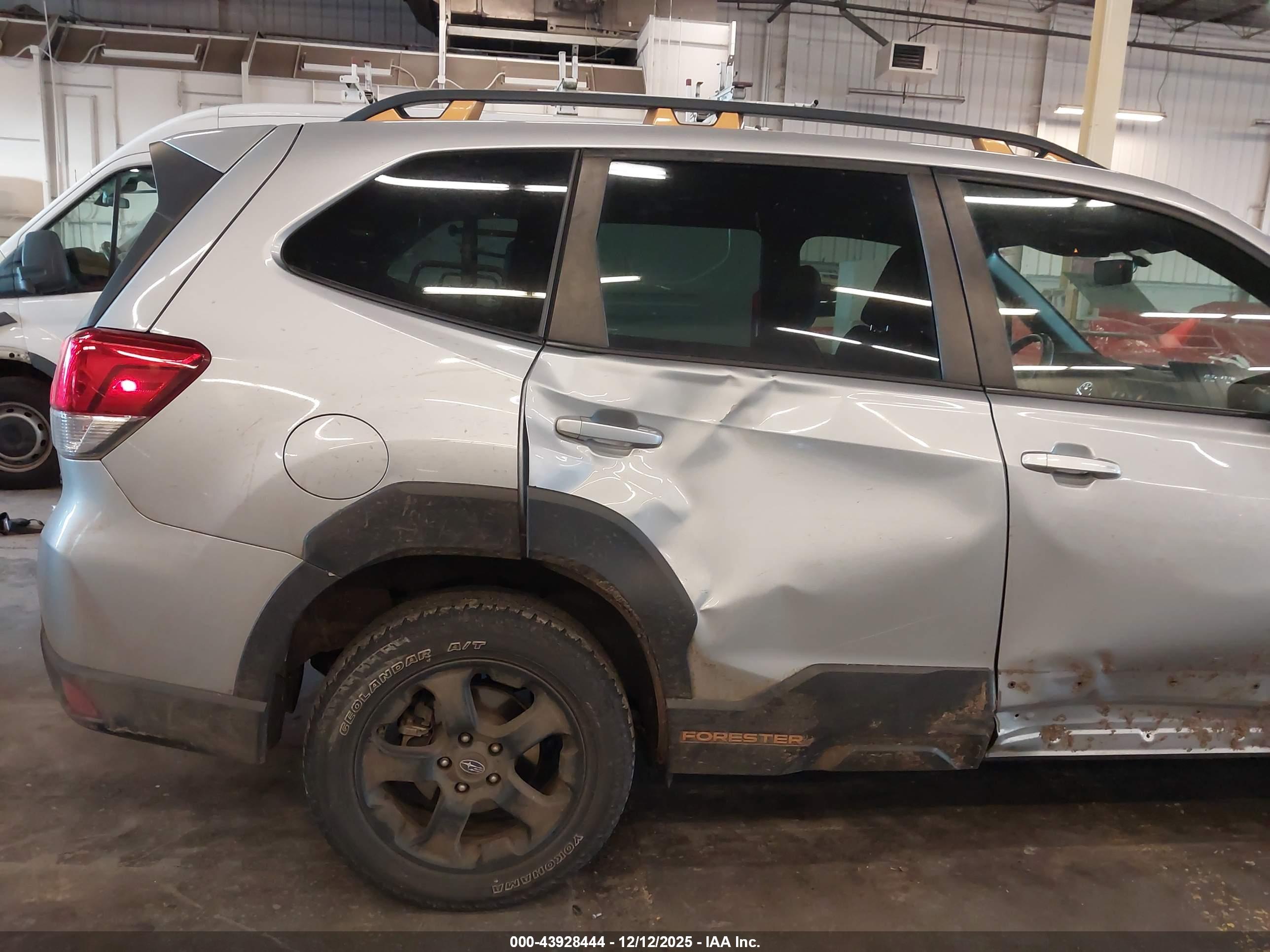 SUBARU FORESTER image 6