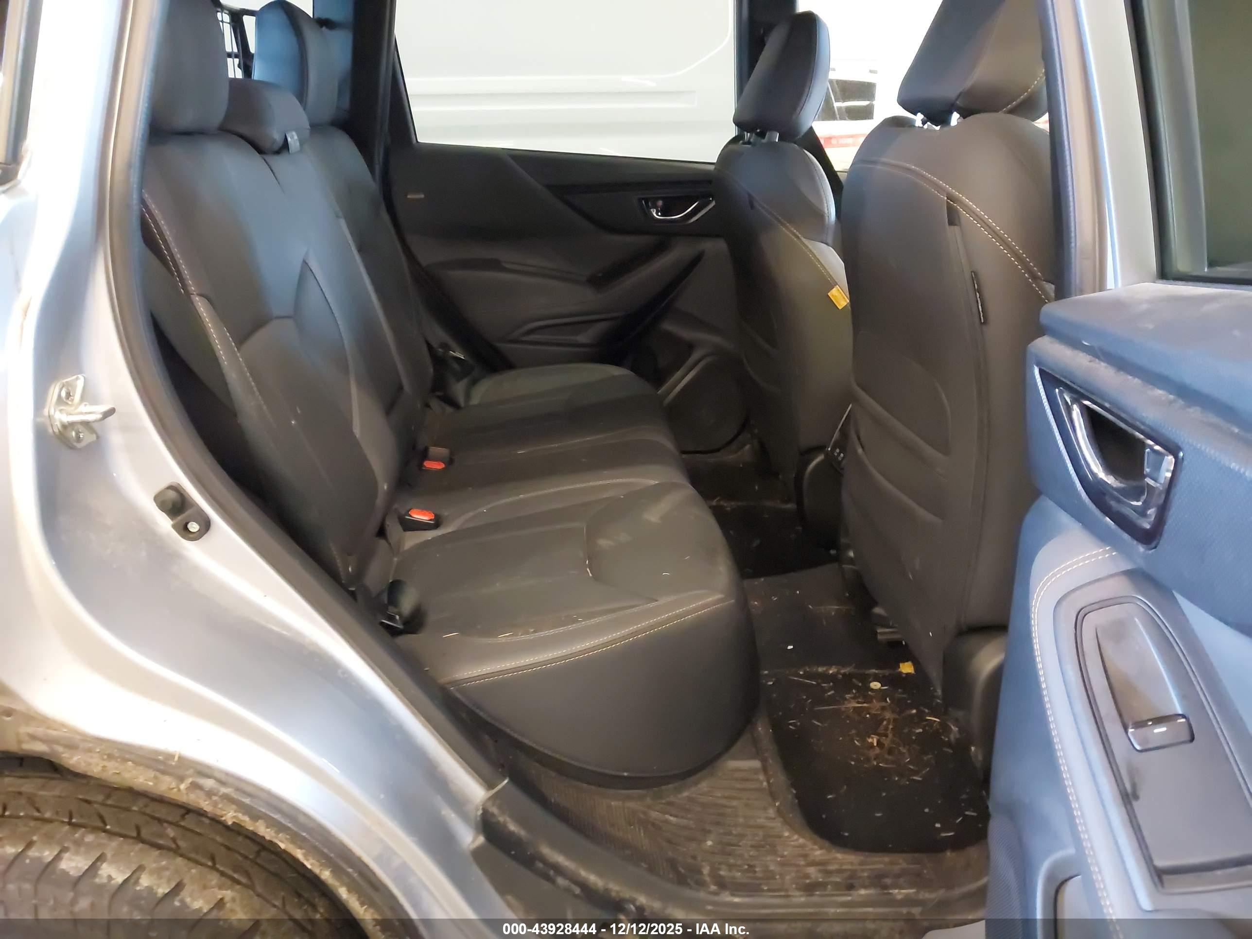 SUBARU FORESTER image 8