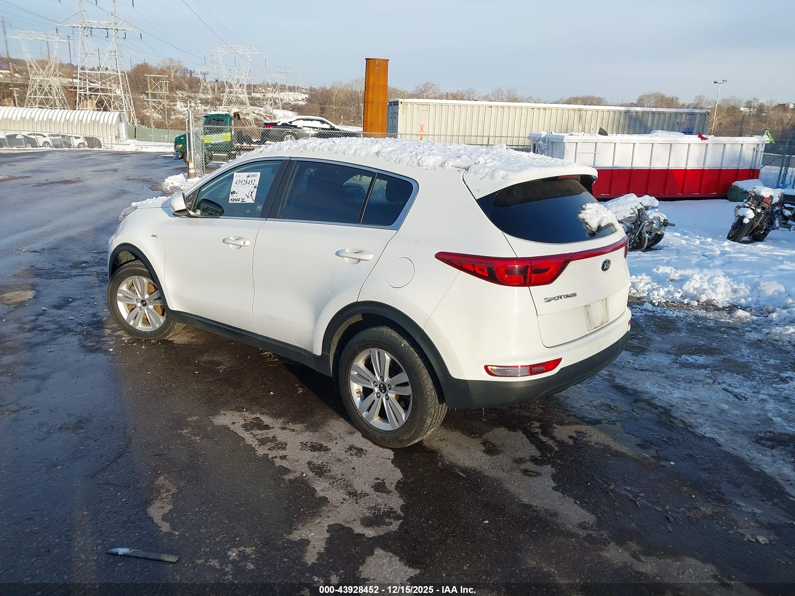 KIA SPORTAGE image 3