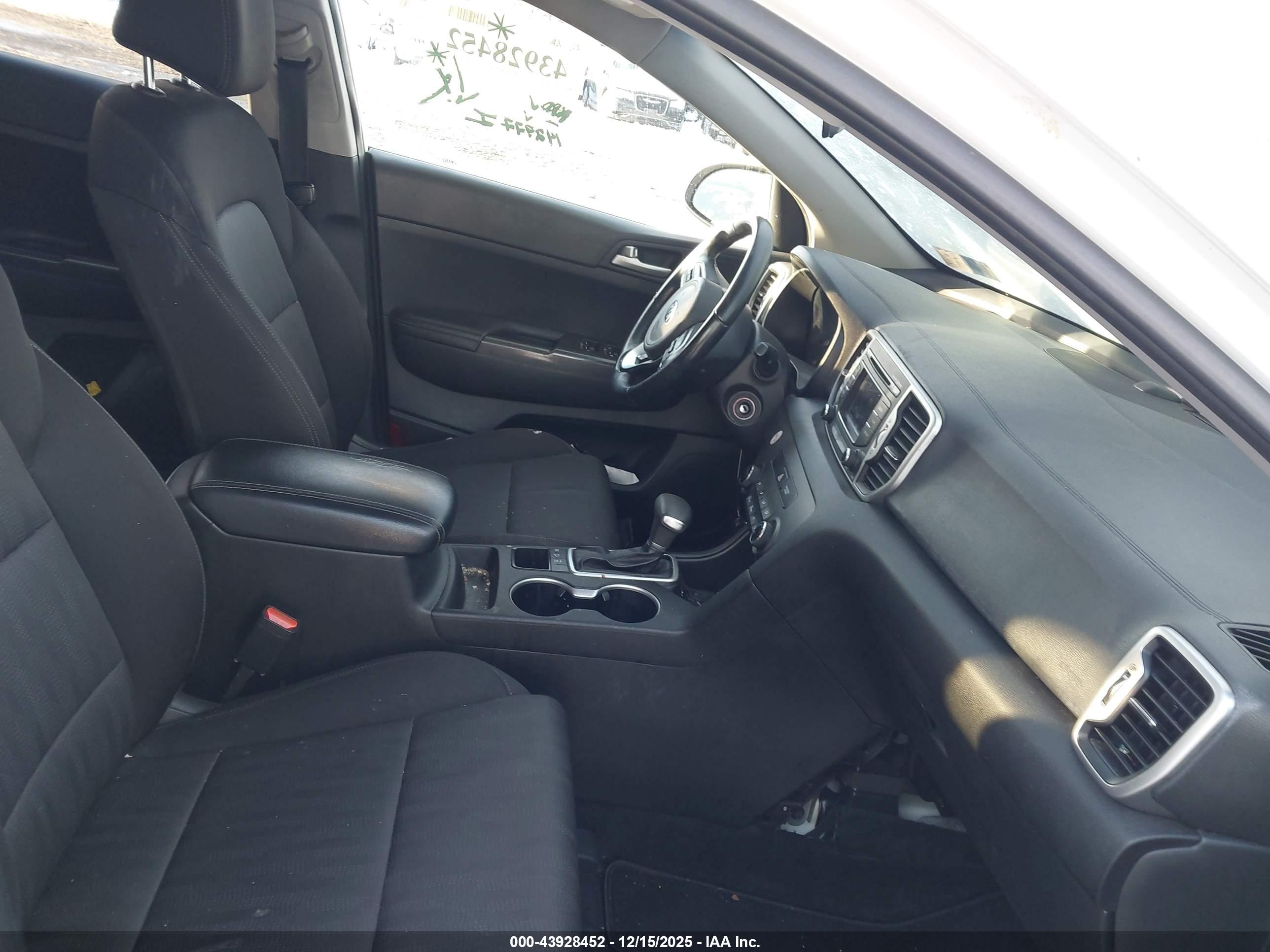 KIA SPORTAGE image 5