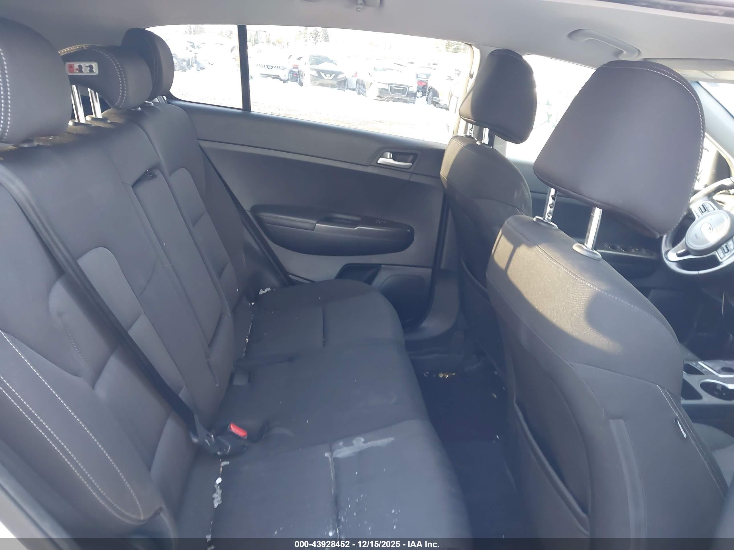 KIA SPORTAGE image 8
