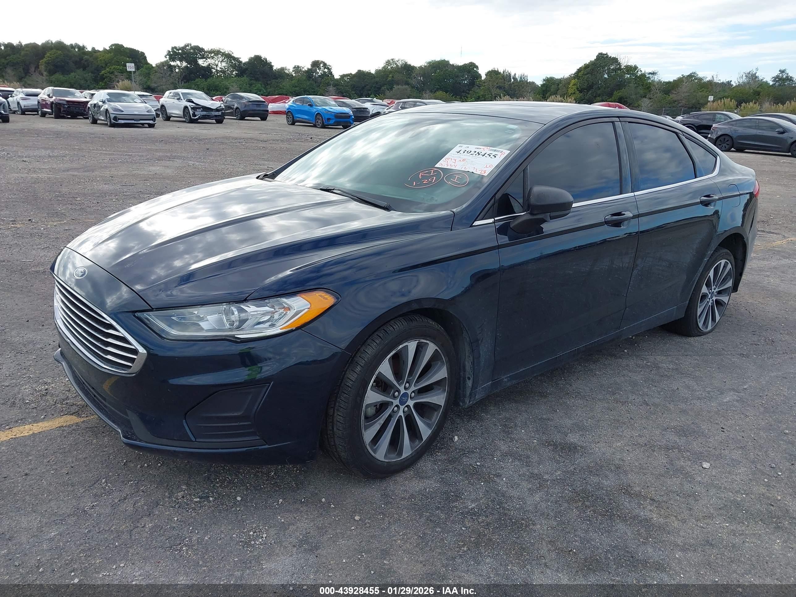 FORD FUSION image 2