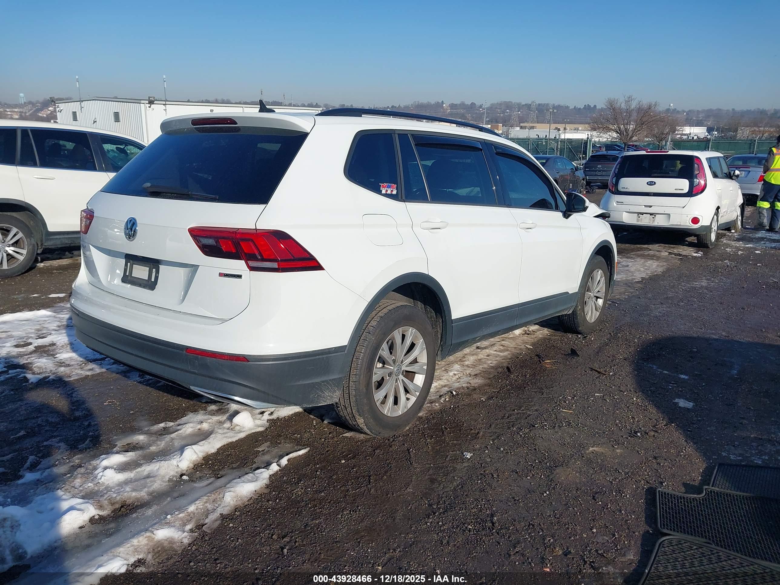 VOLKSWAGEN TIGUAN image 4