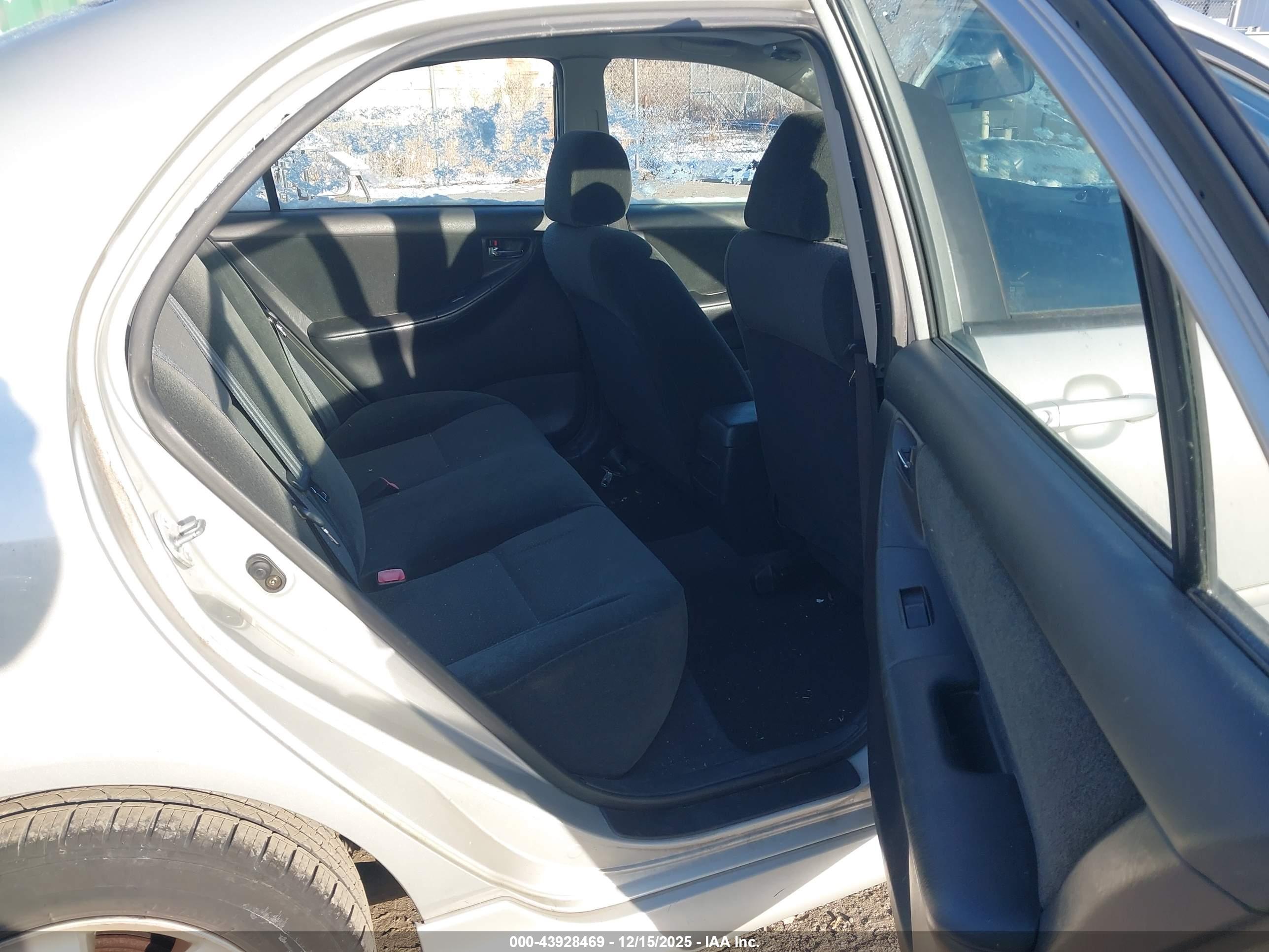 TOYOTA COROLLA image 8