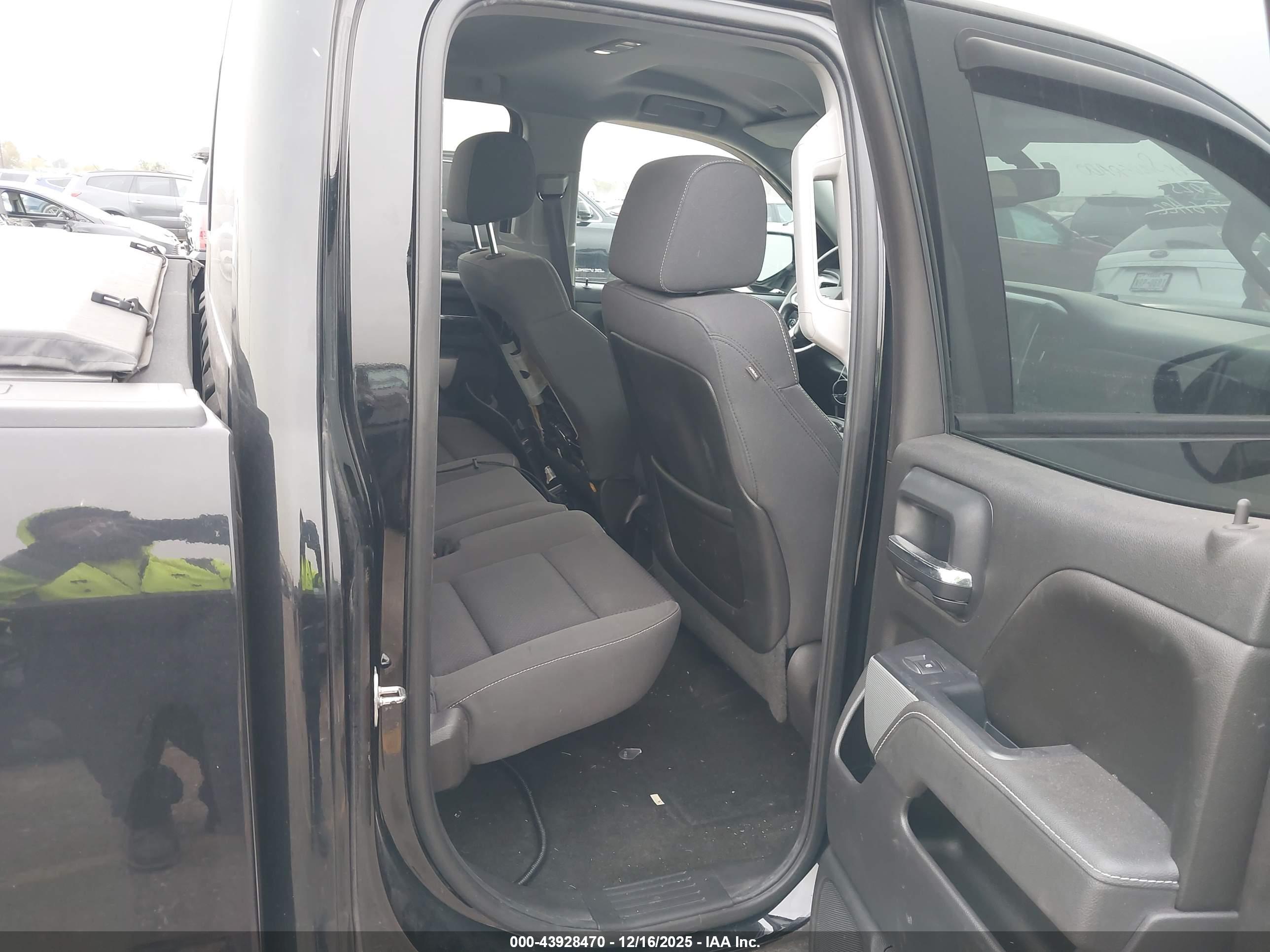 CHEVROLET SILVERADO image 8