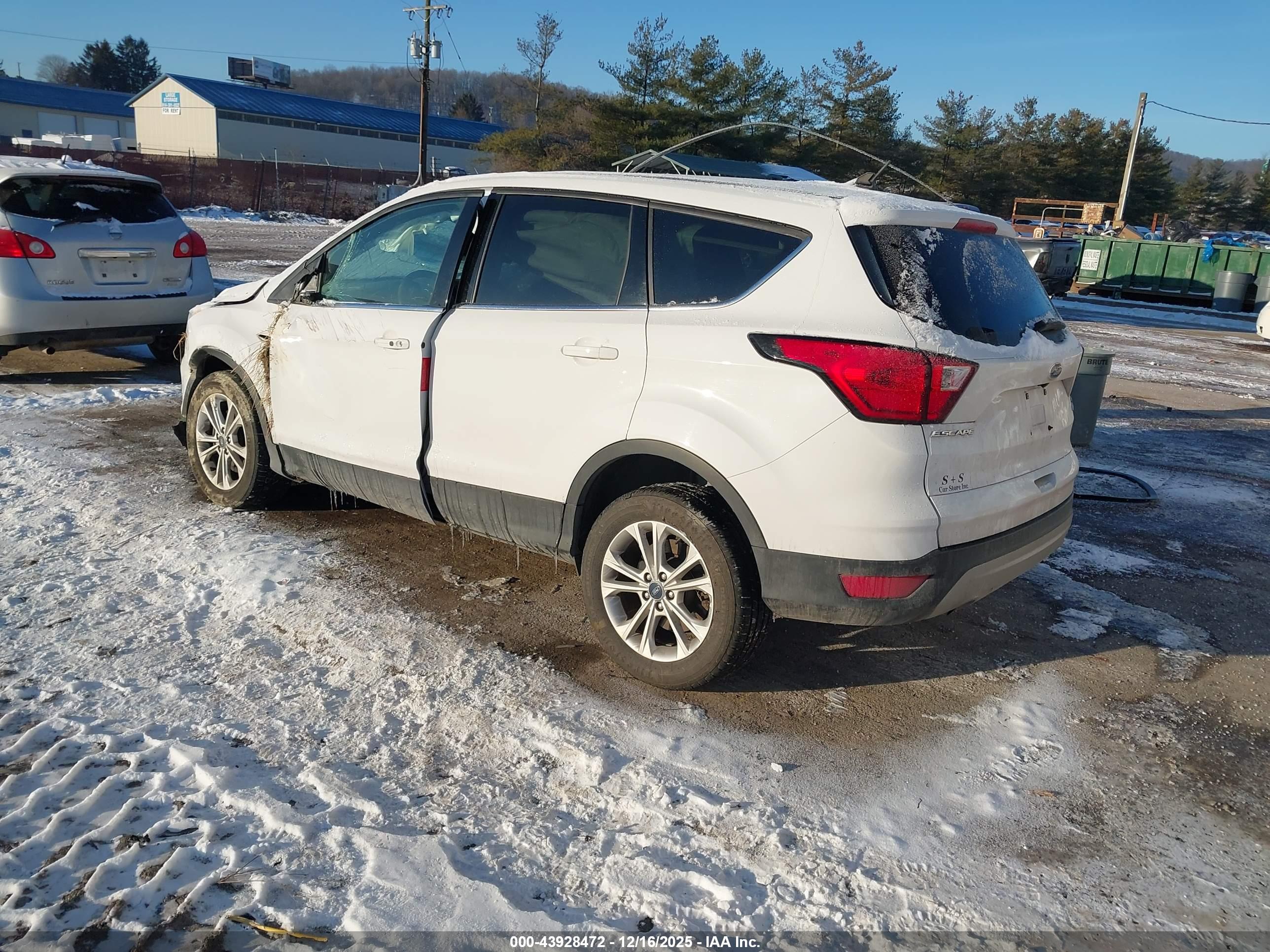 FORD ESCAPE image 3