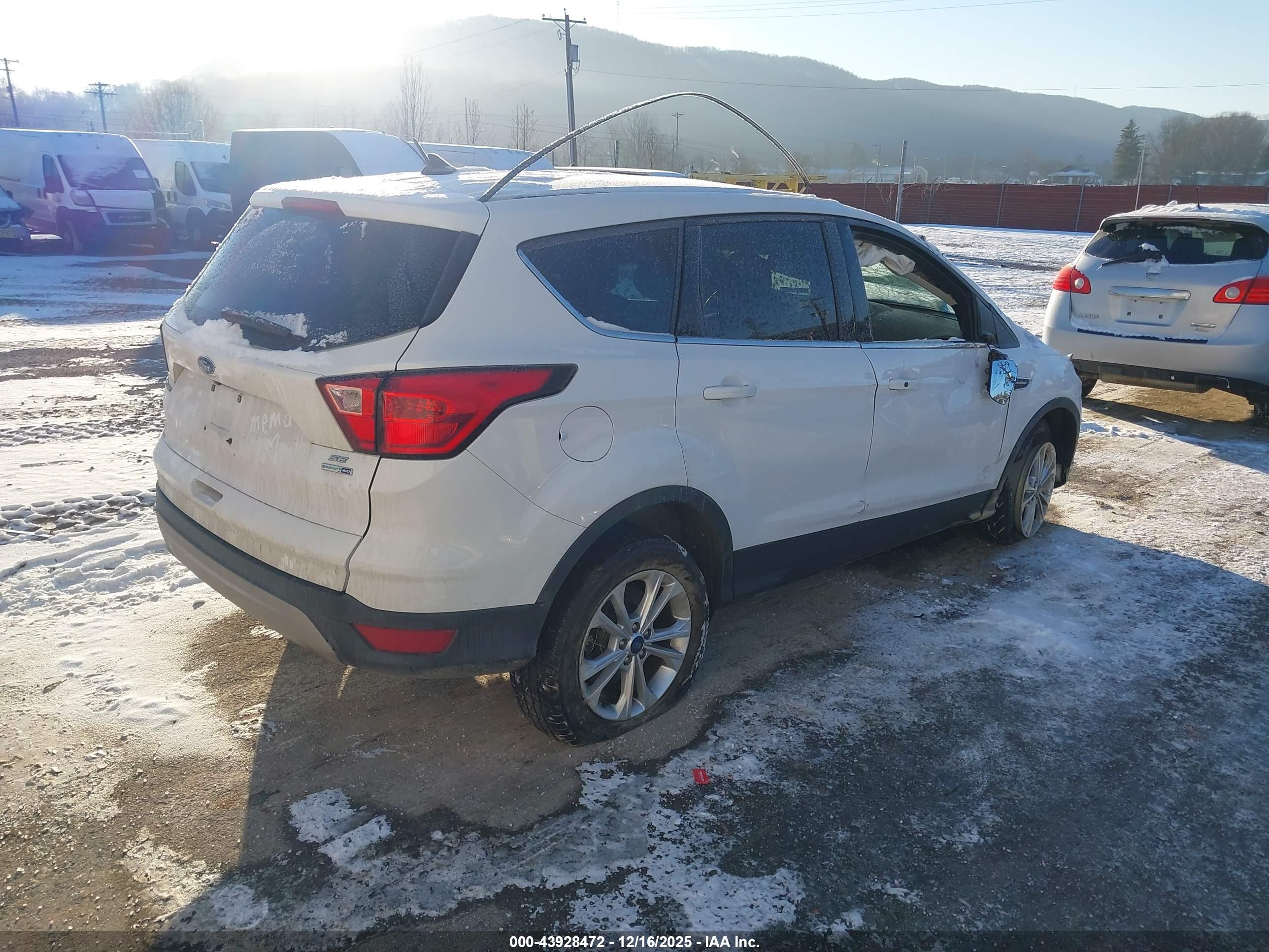 FORD ESCAPE image 4