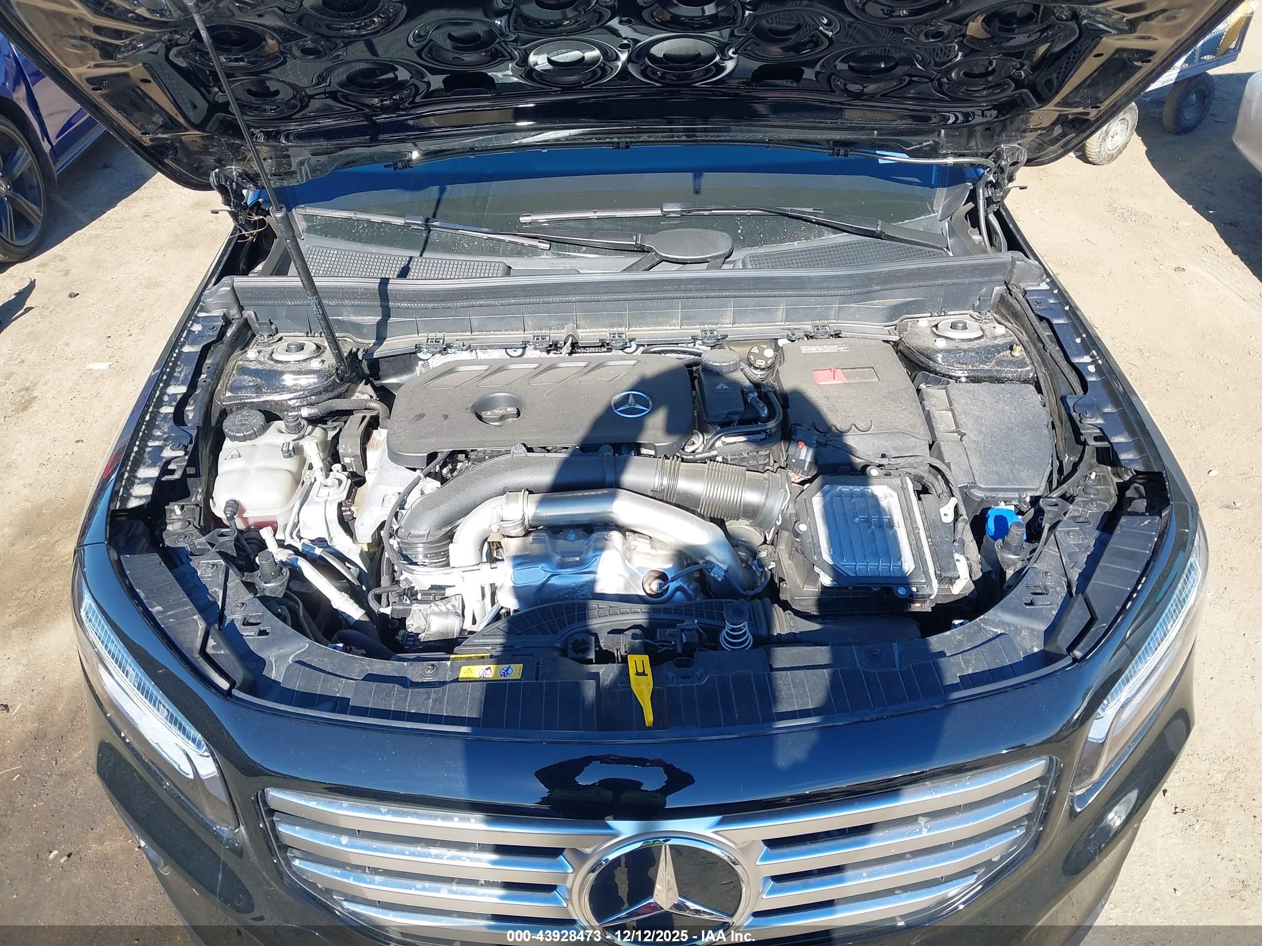 MERCEDES-BENZ GLB image 10