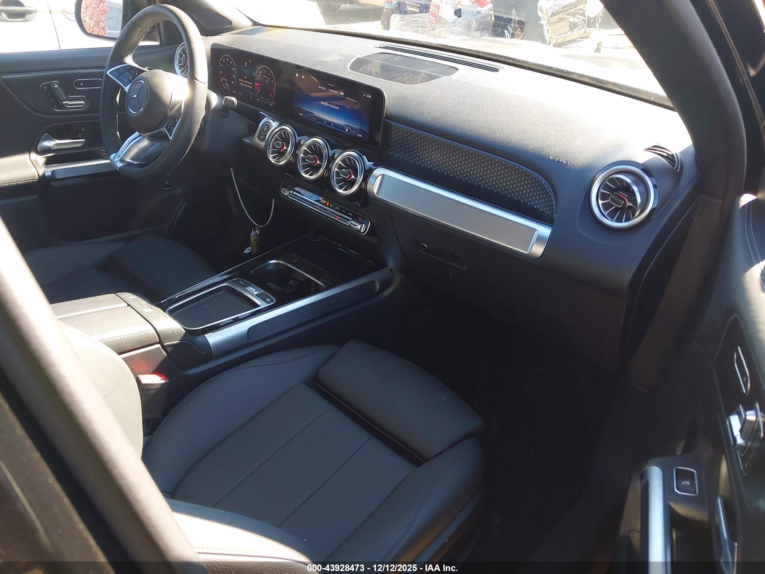 MERCEDES-BENZ GLB image 5