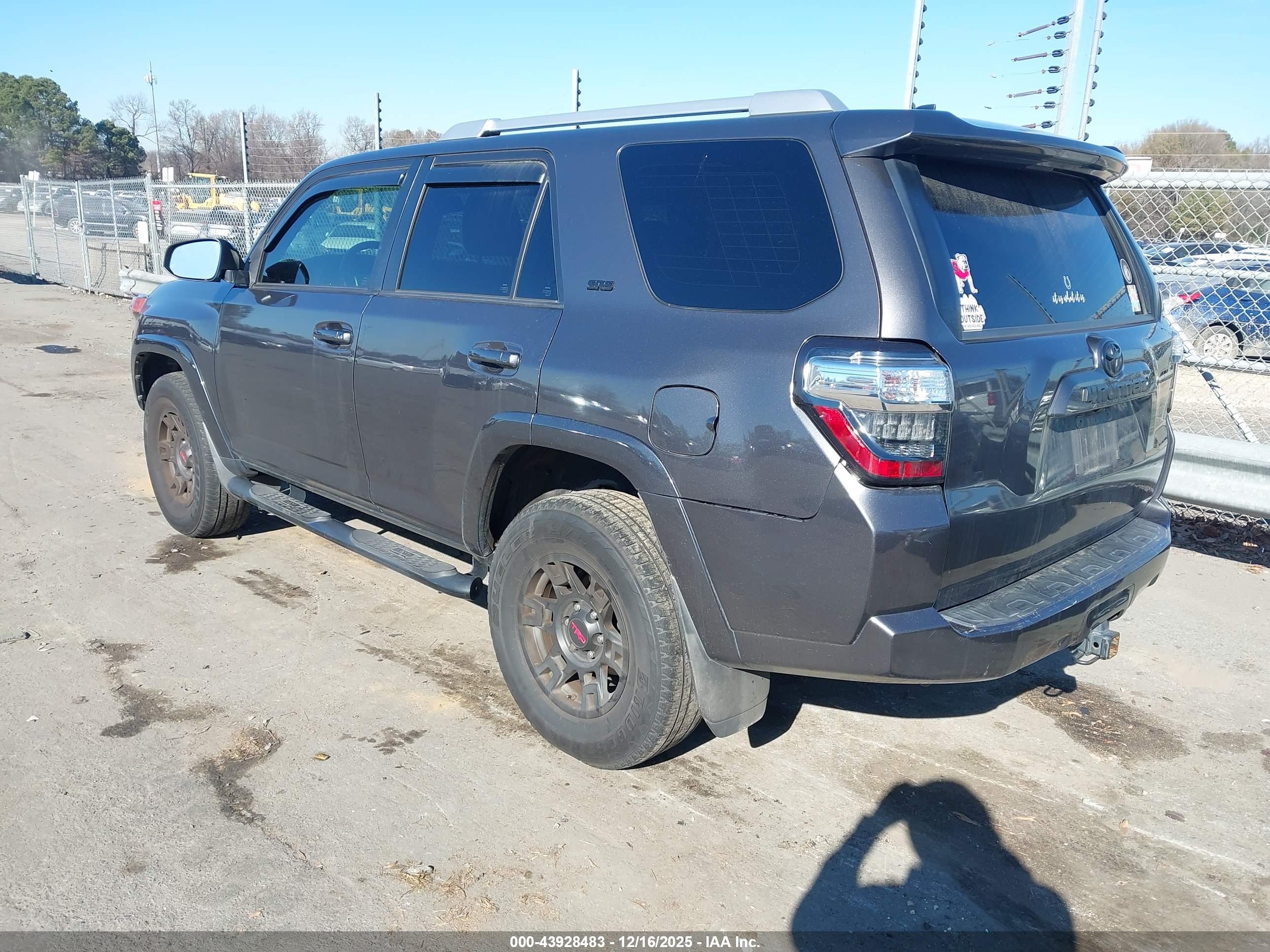 TOYOTA 4RUNNER image 3