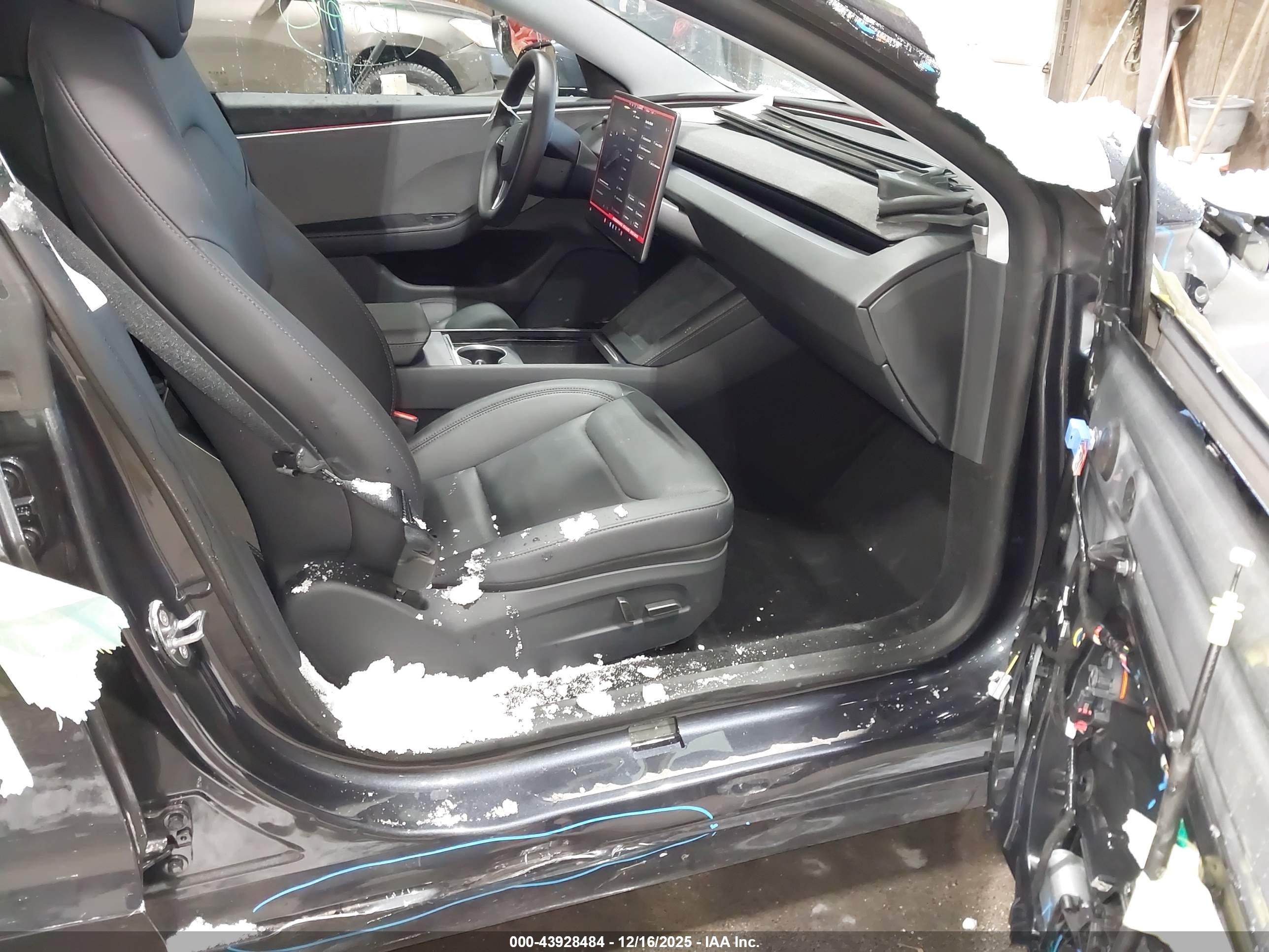 TESLA MODEL image 5