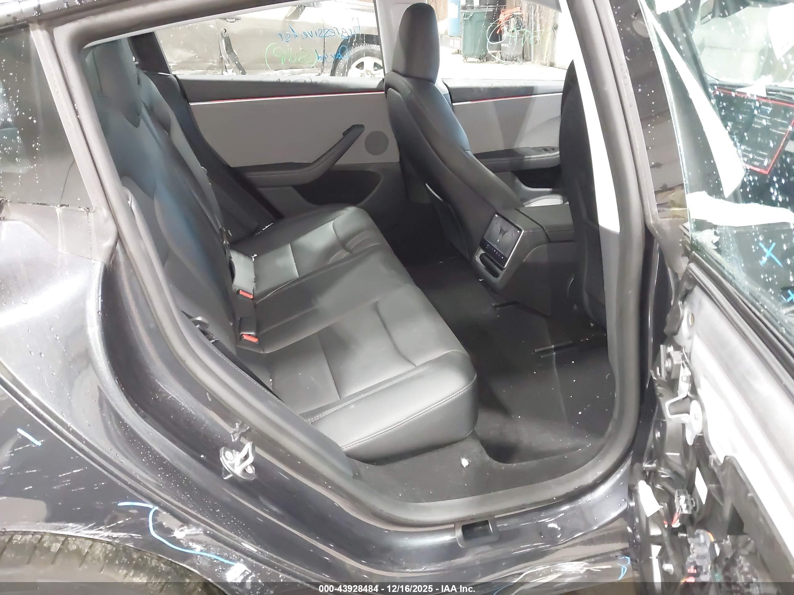 TESLA MODEL image 8