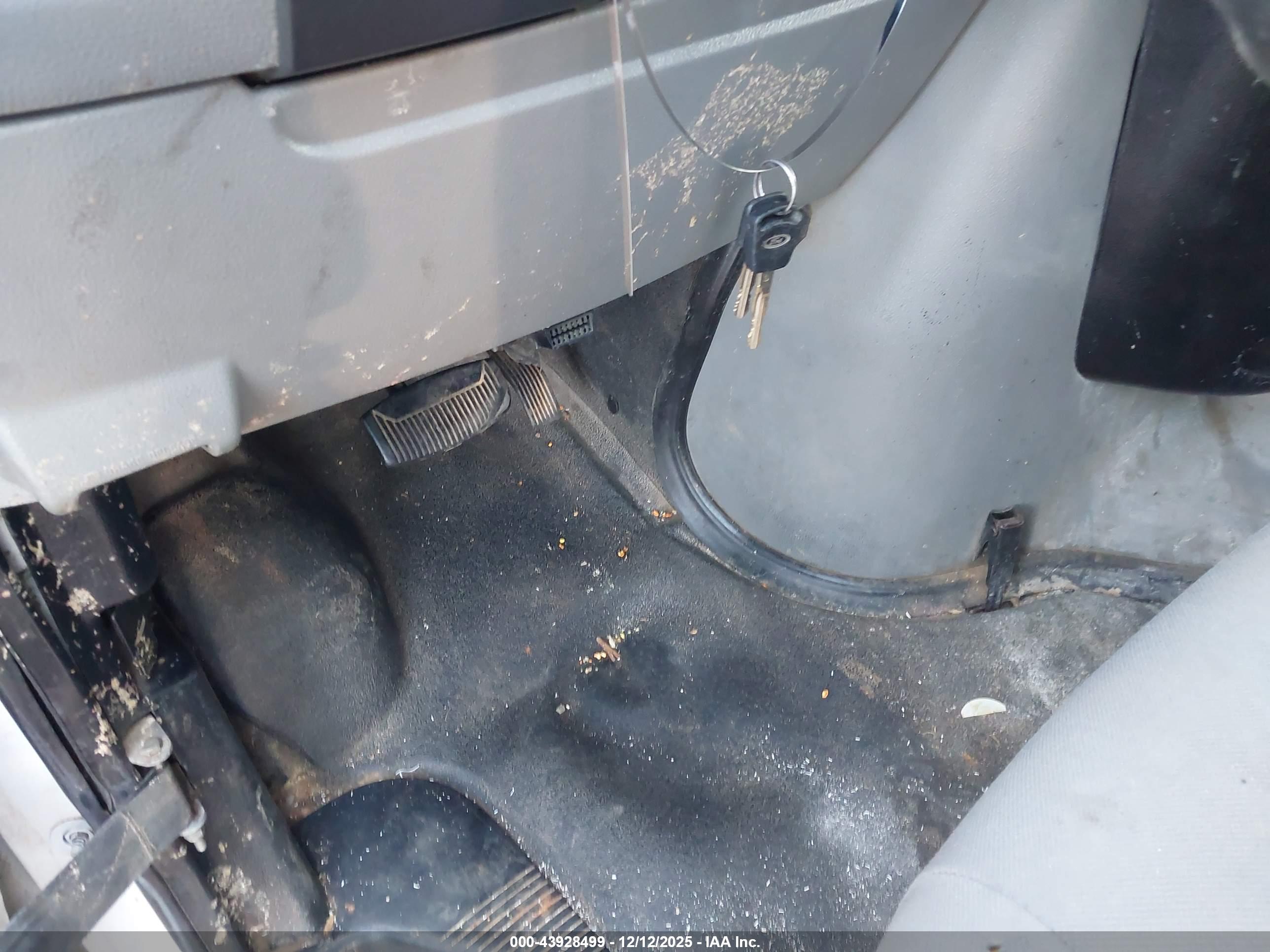 FORD E-150 image 11