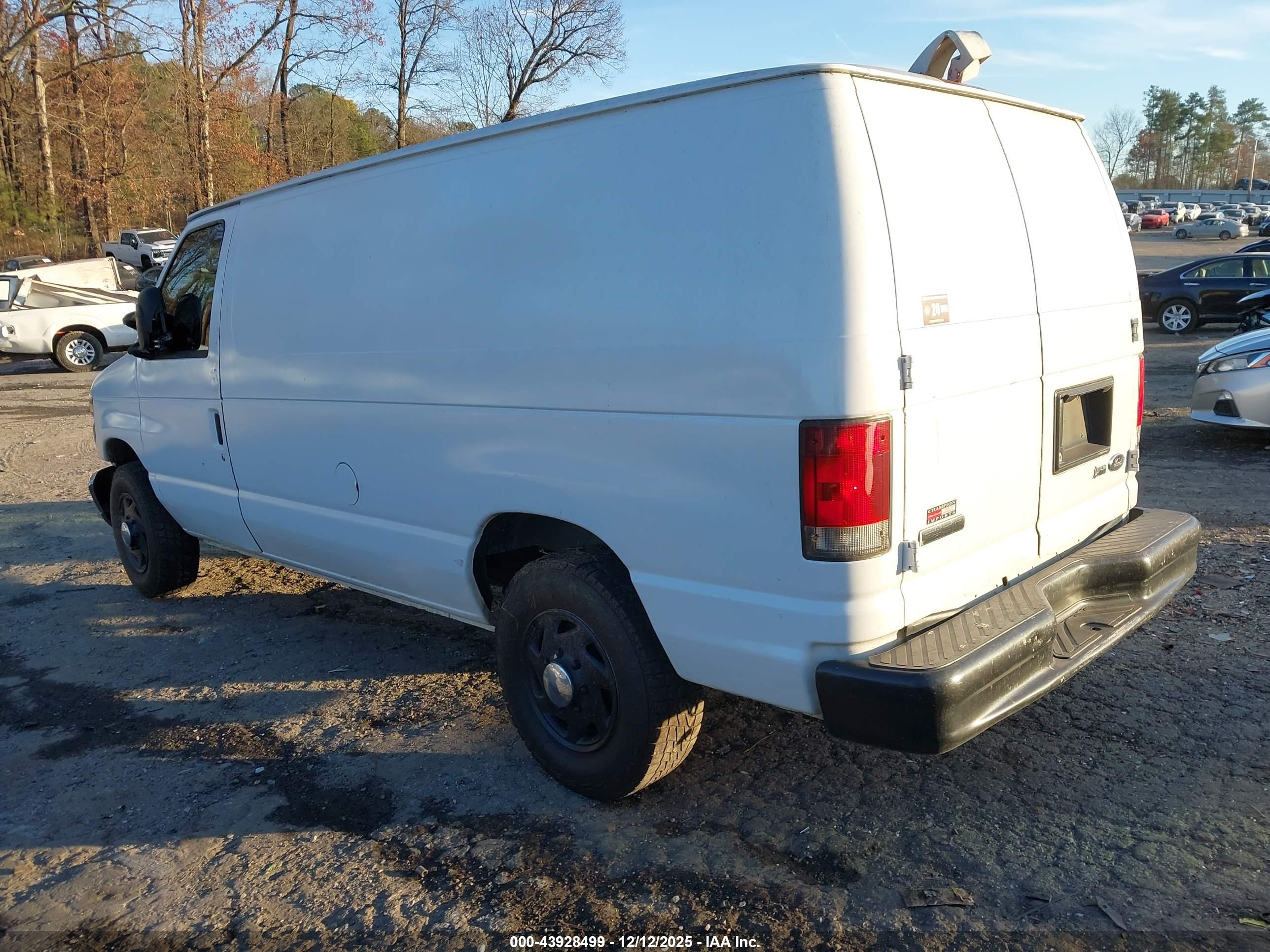 FORD E-150 image 3