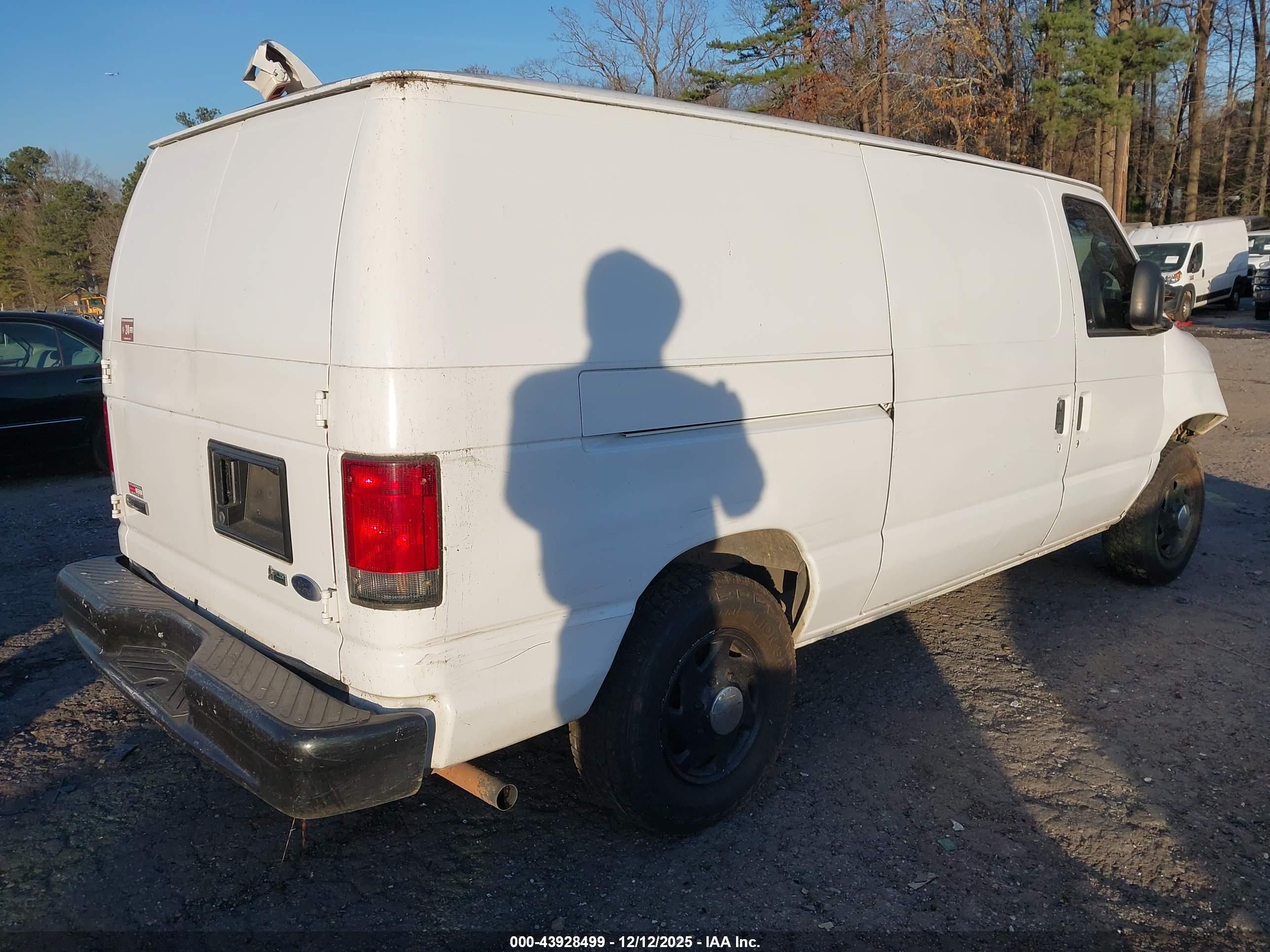 FORD E-150 image 4