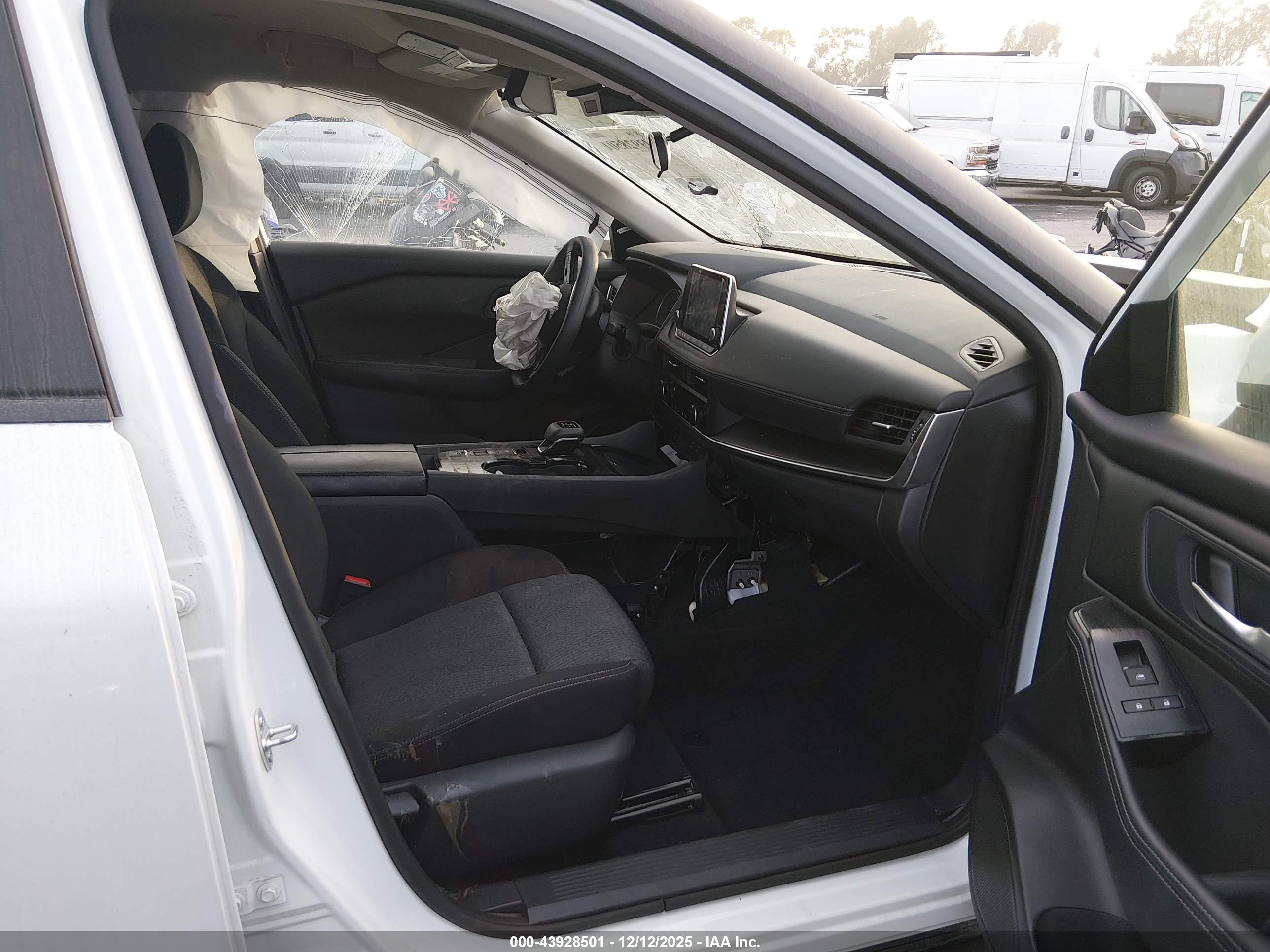 NISSAN ROGUE image 5