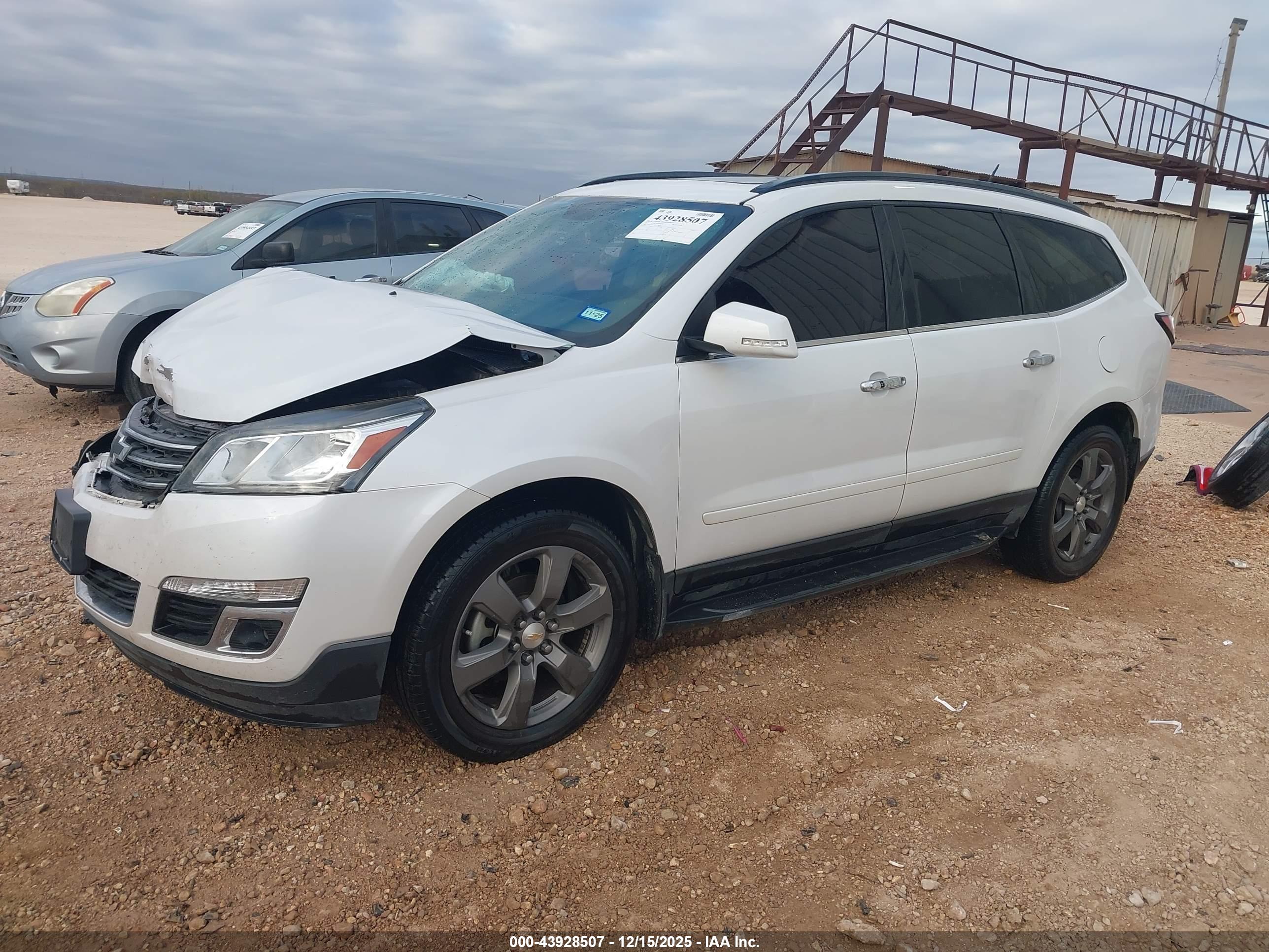 CHEVROLET TRAVERSE image 2