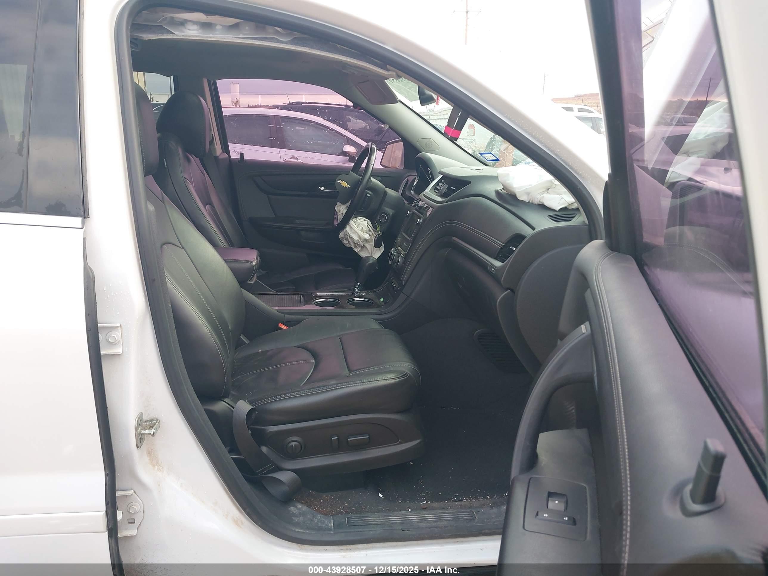 CHEVROLET TRAVERSE image 5