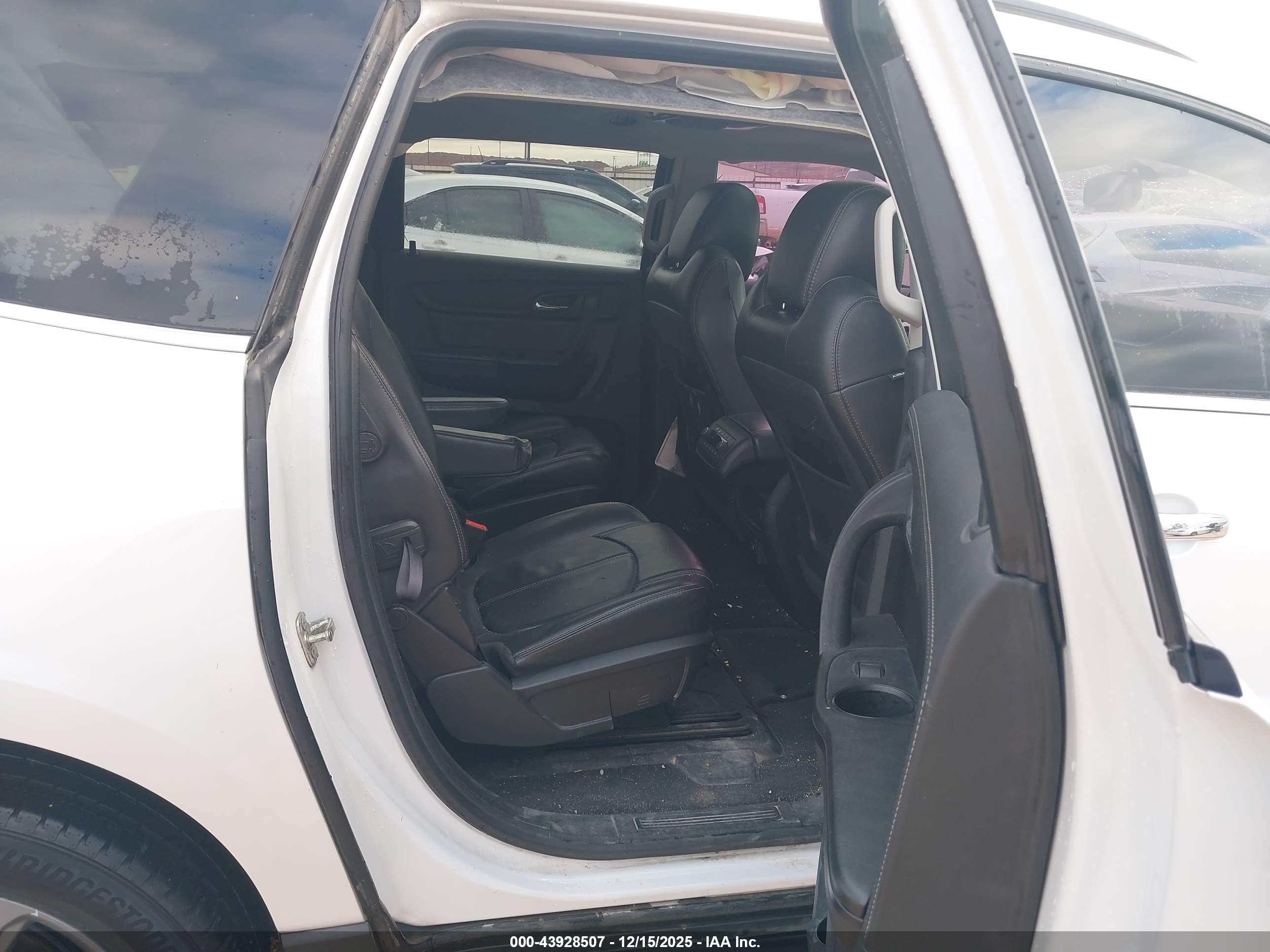 CHEVROLET TRAVERSE image 8
