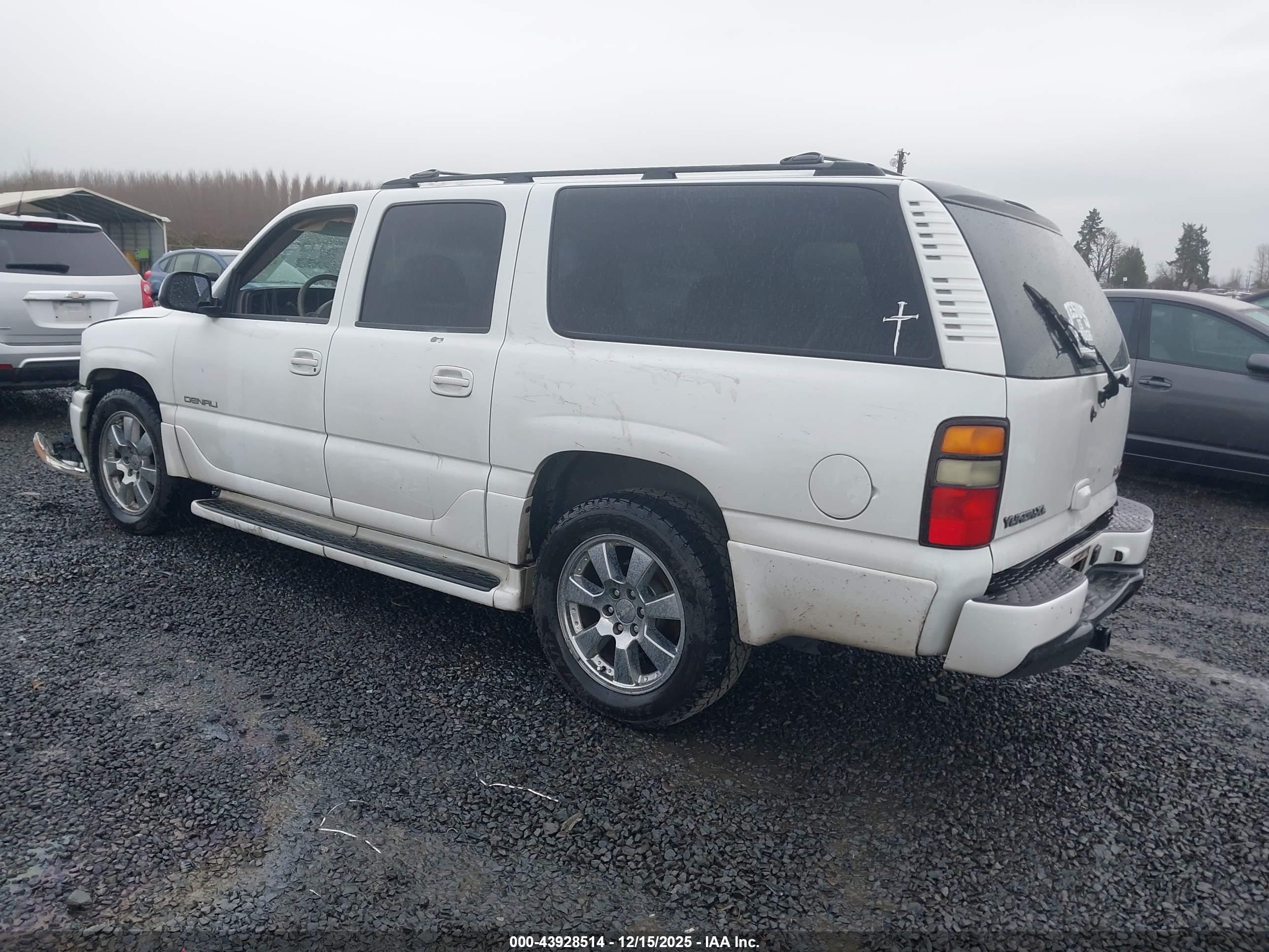 GMC YUKON image 3