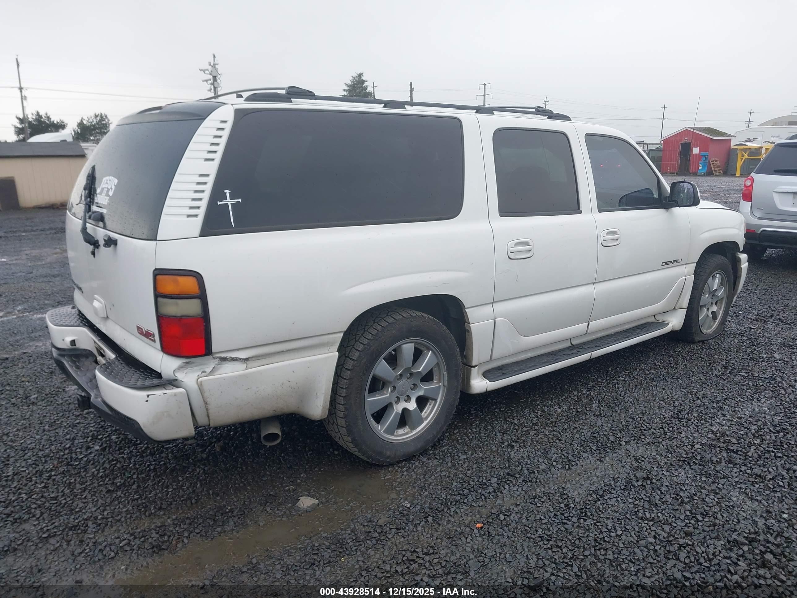 GMC YUKON image 4