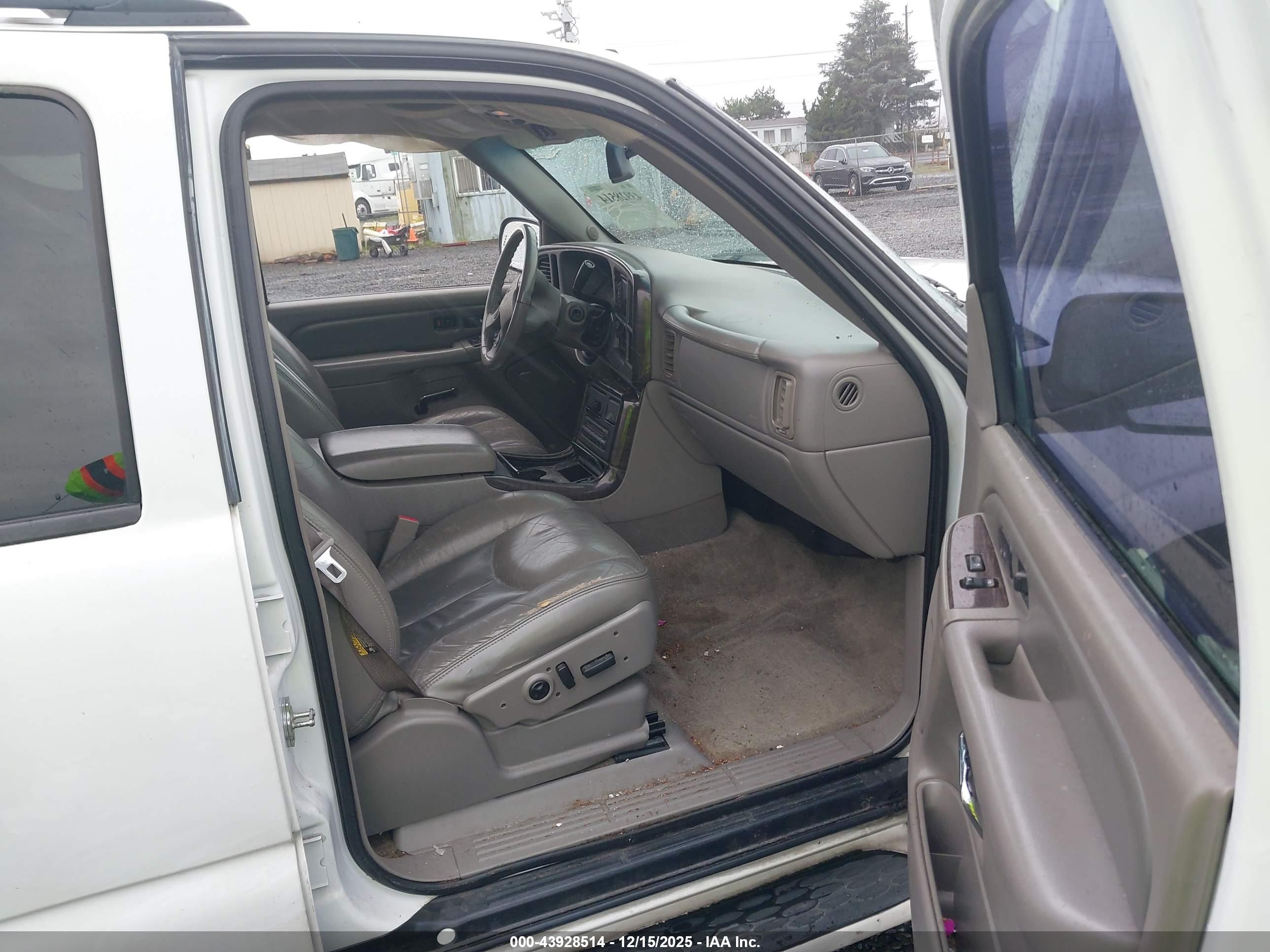 GMC YUKON image 5