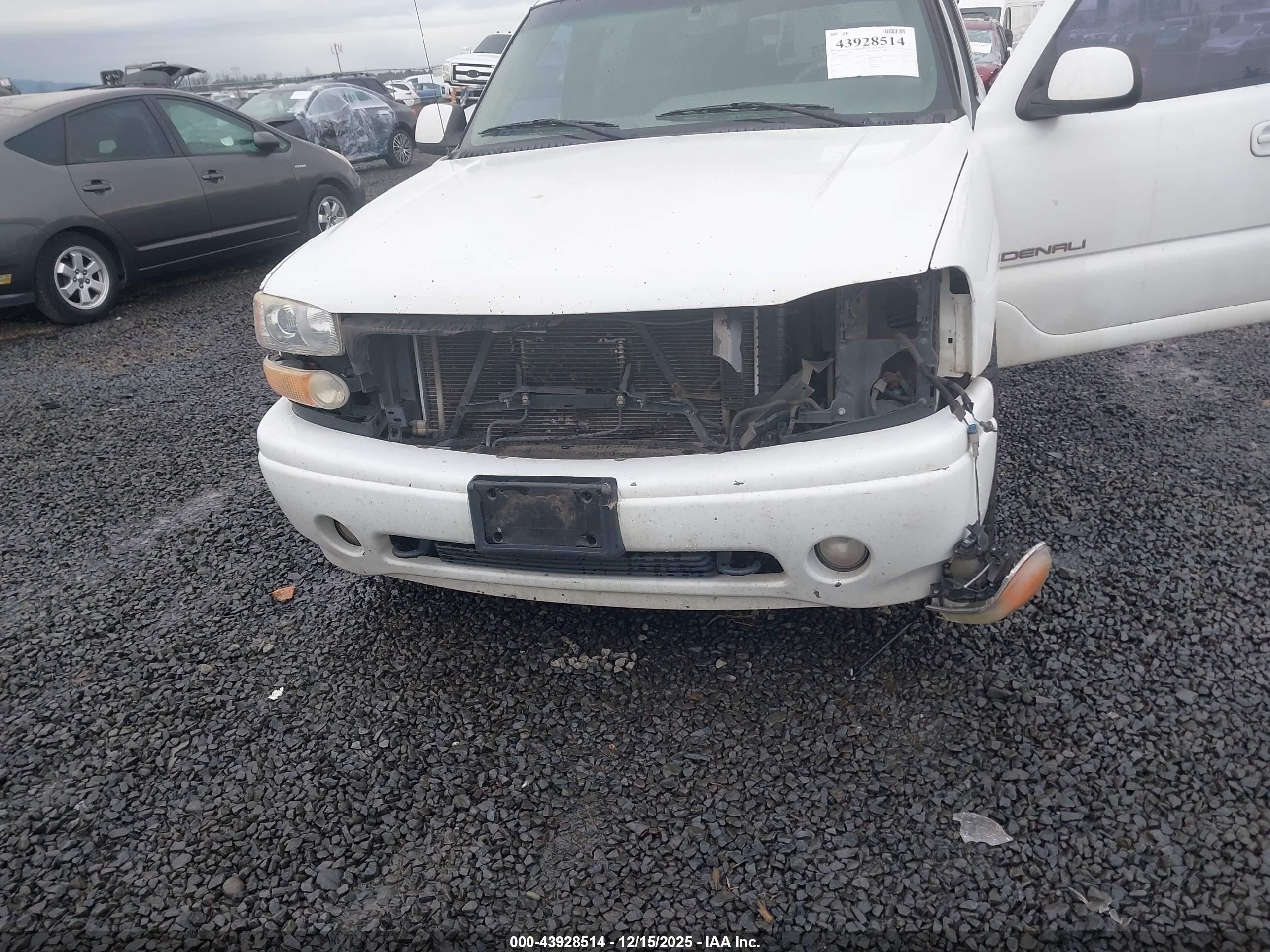 GMC YUKON image 6