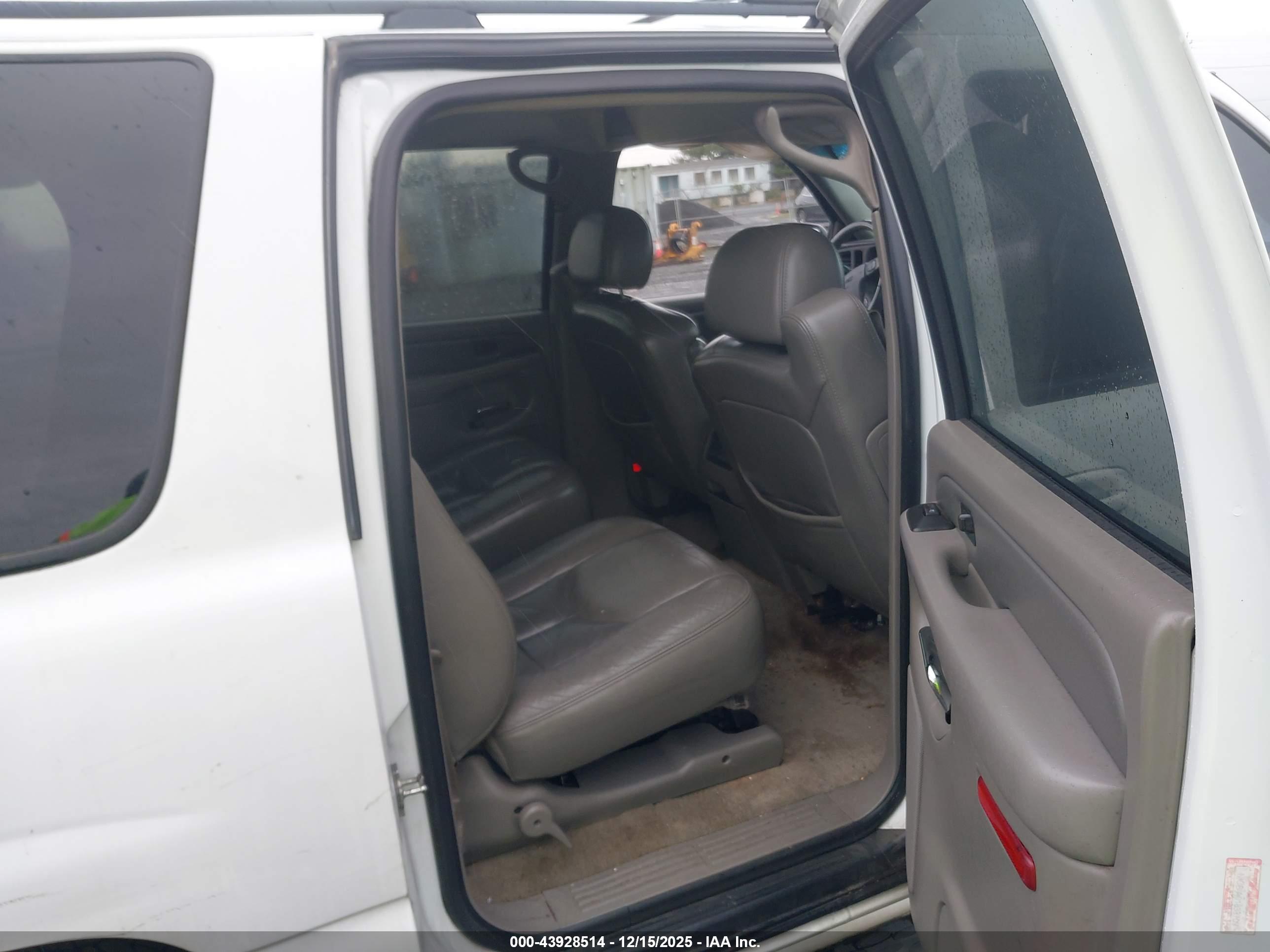 GMC YUKON image 8