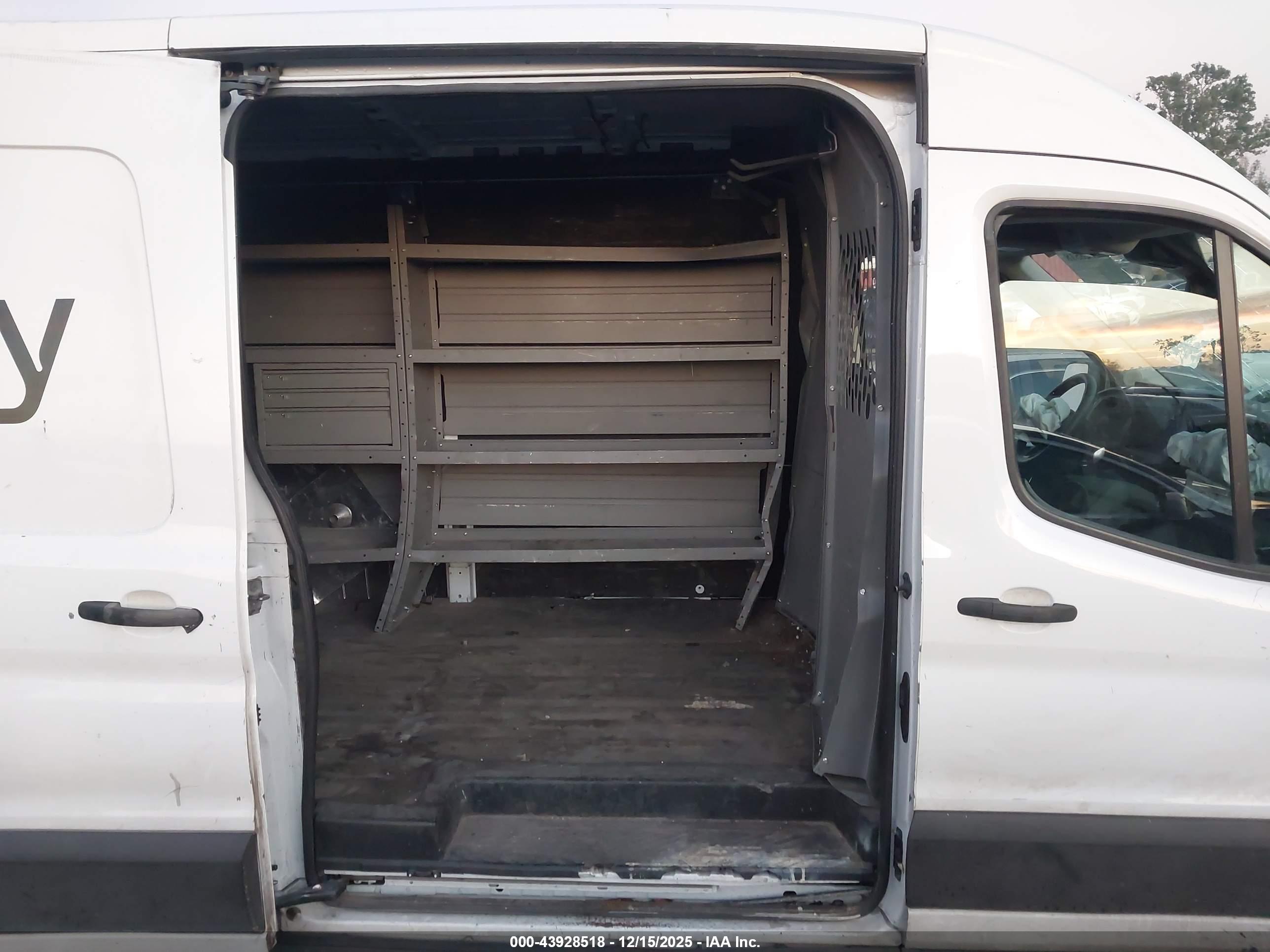 FORD TRANSIT-250 image 8