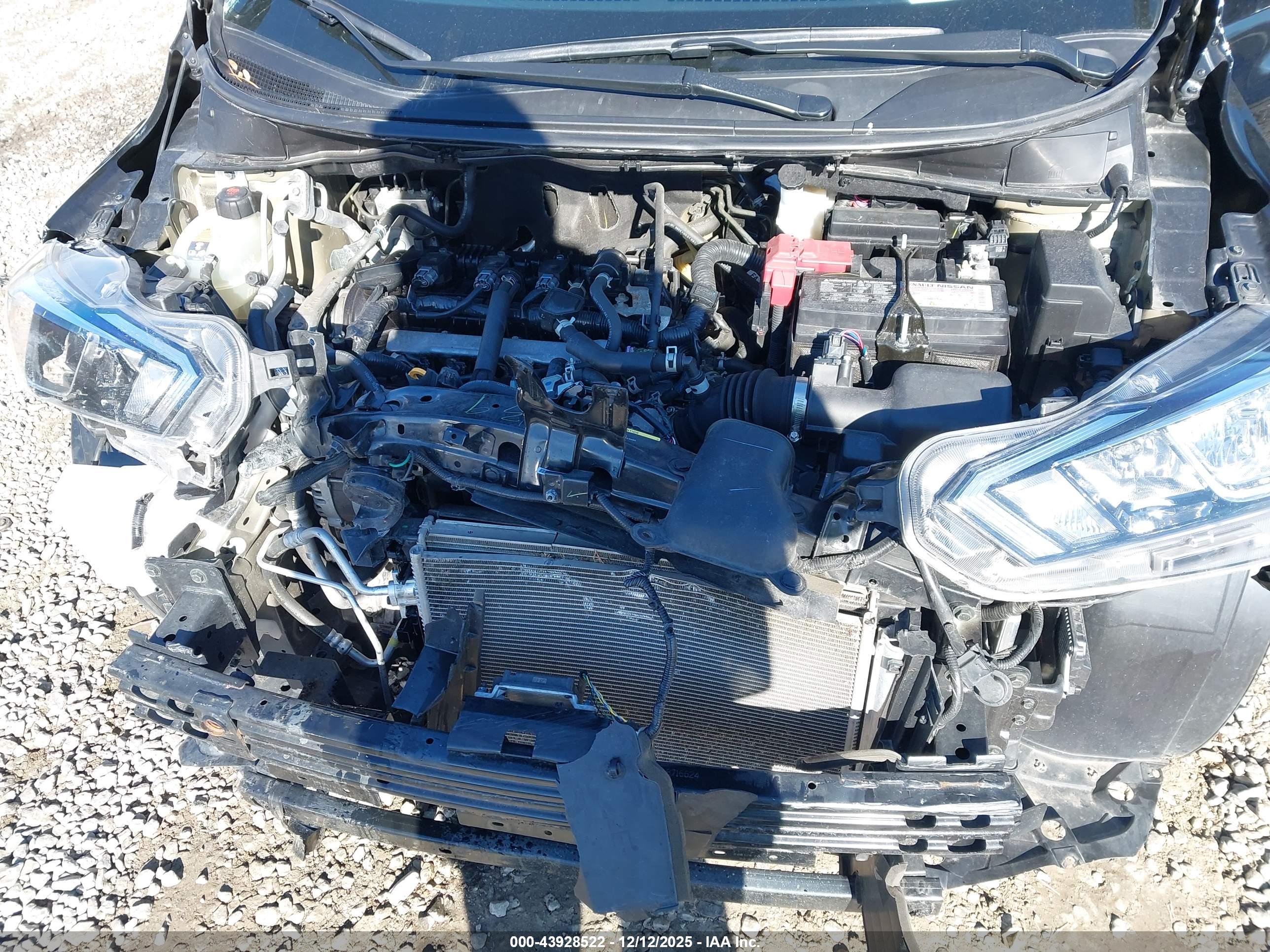 NISSAN VERSA image 10