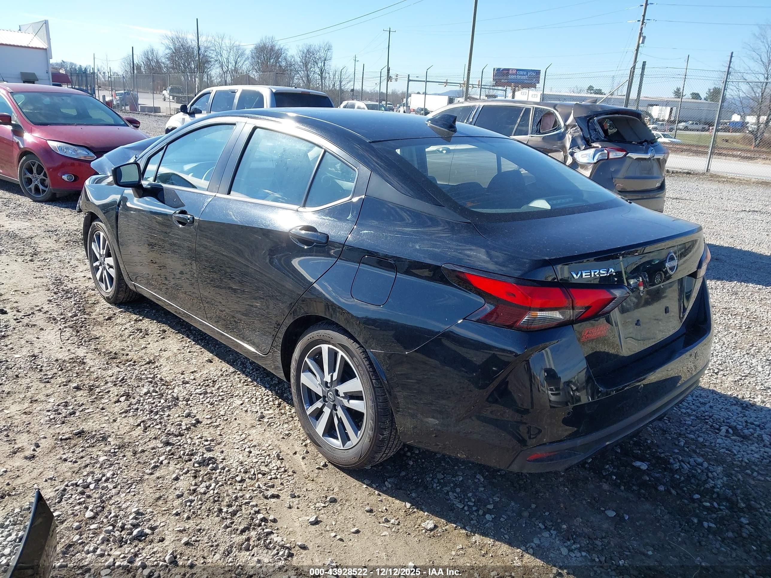 NISSAN VERSA image 3