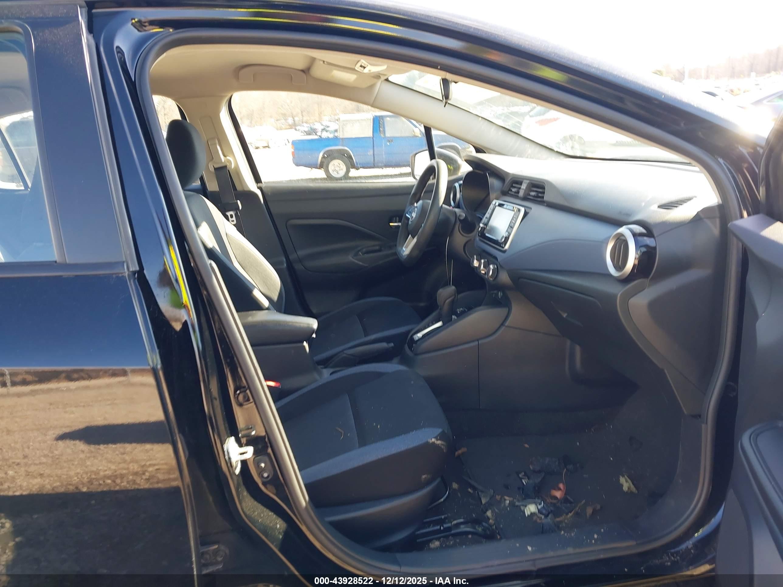 NISSAN VERSA image 5