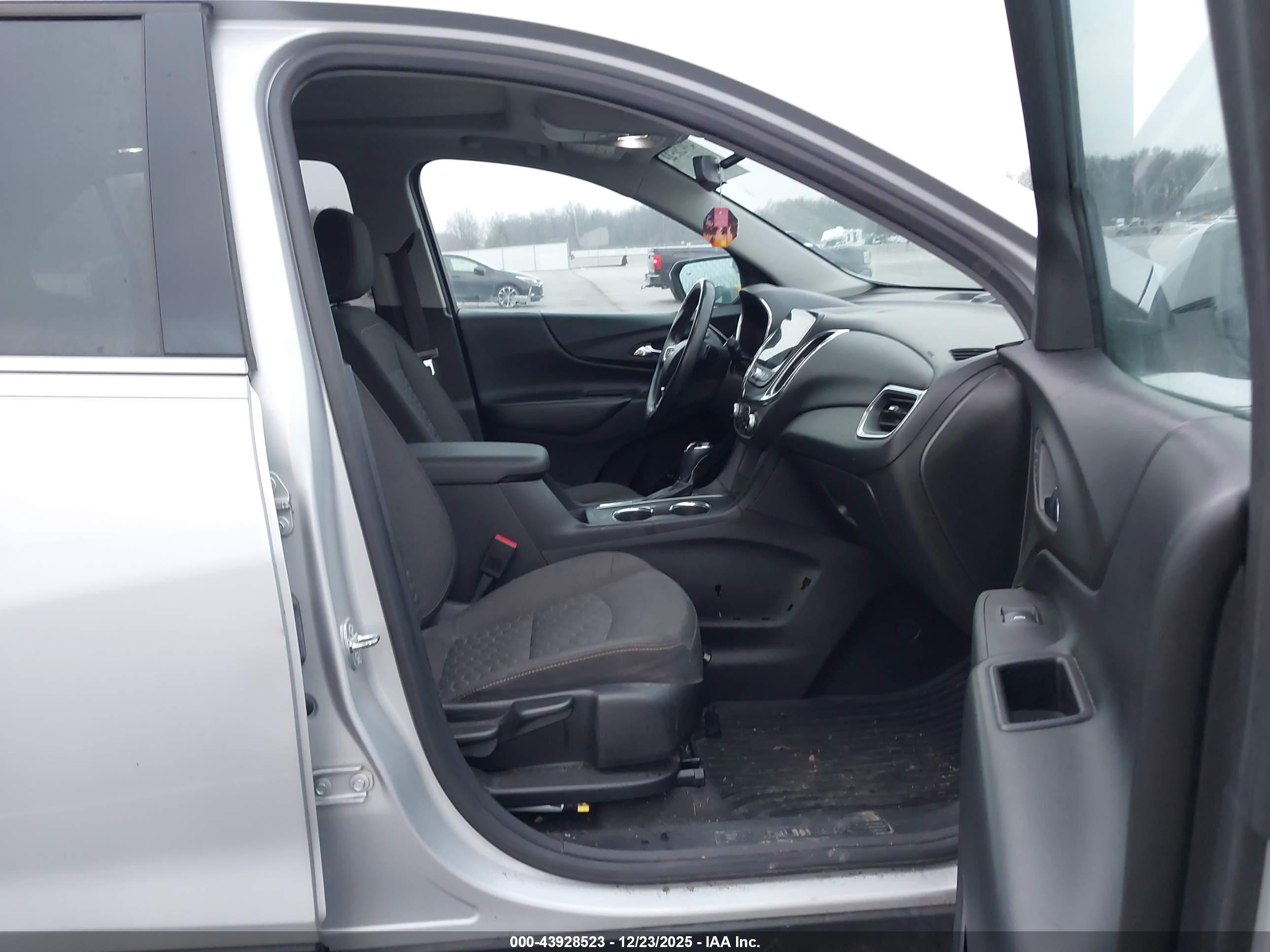 CHEVROLET EQUINOX image 5