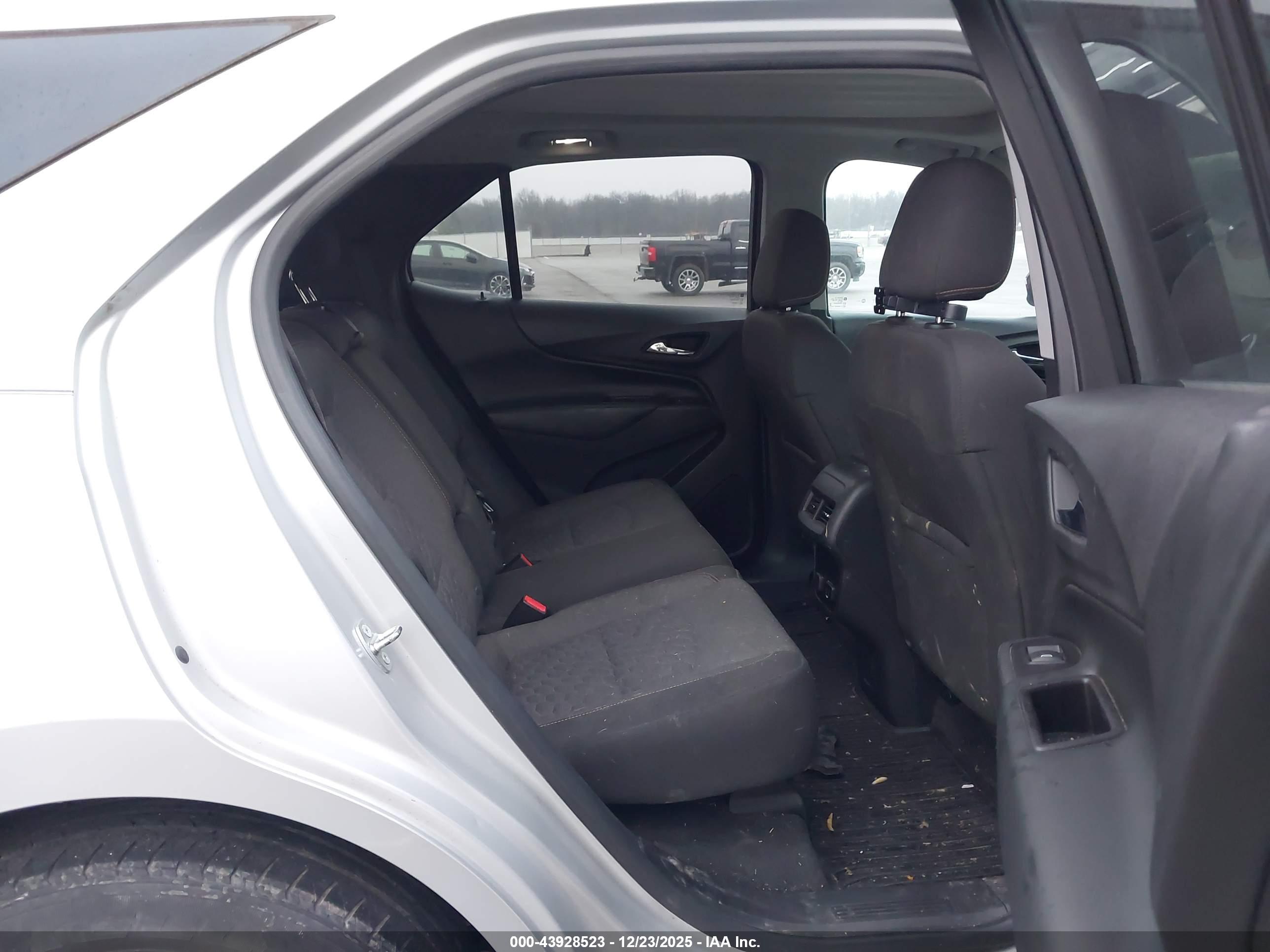 CHEVROLET EQUINOX image 8