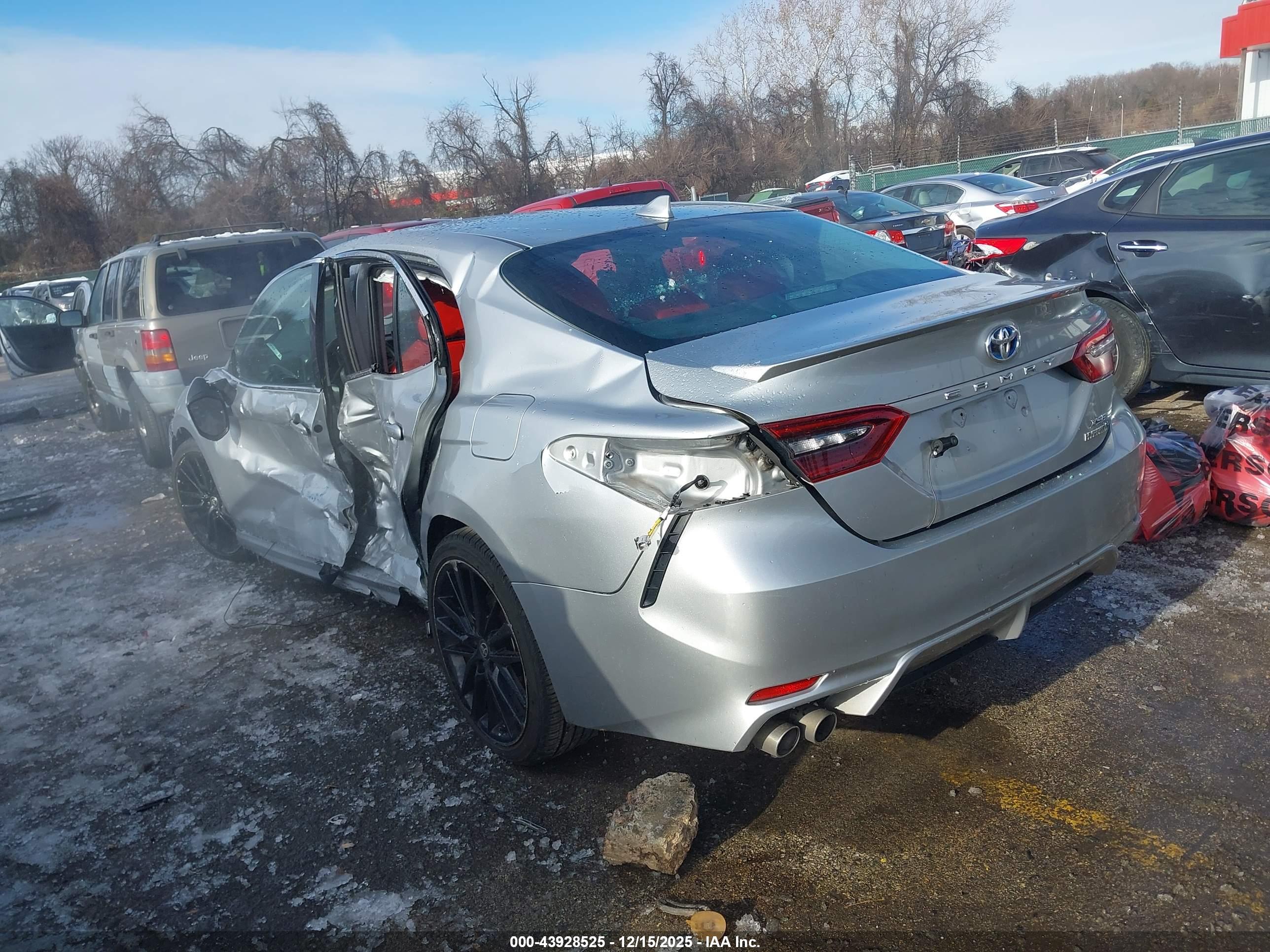 TOYOTA CAMRY image 3