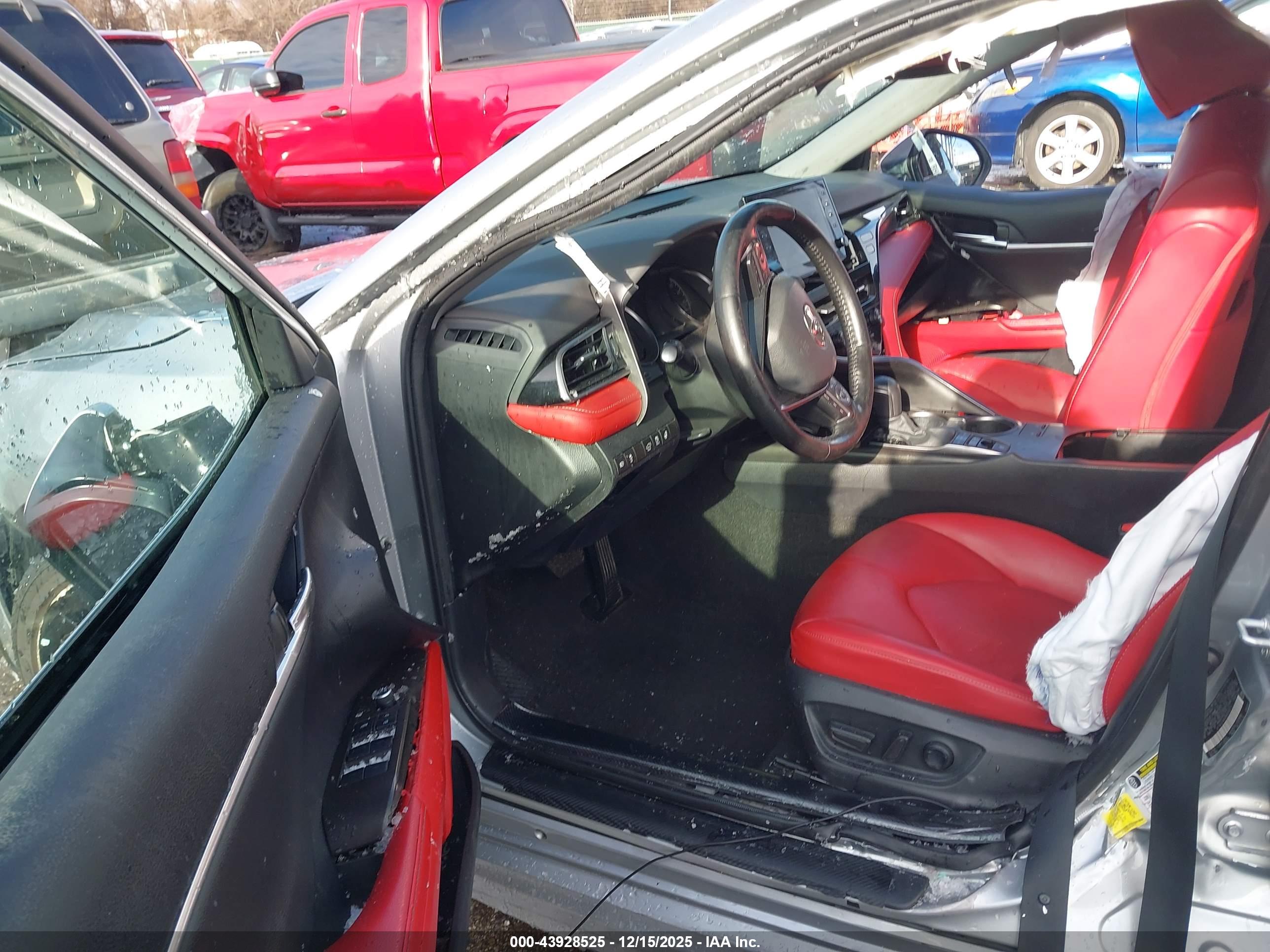 TOYOTA CAMRY image 5