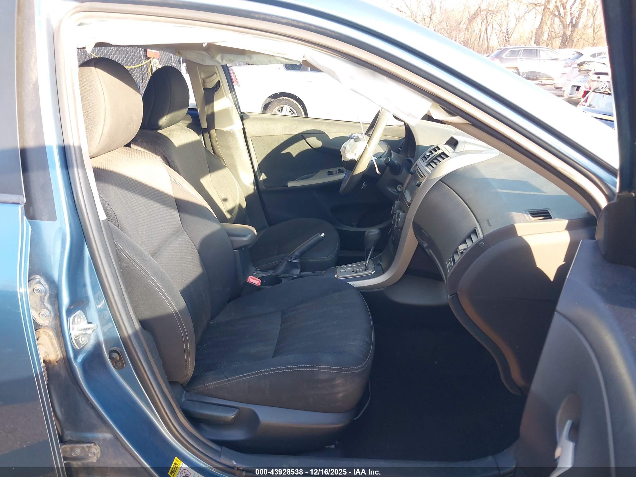 TOYOTA COROLLA image 5