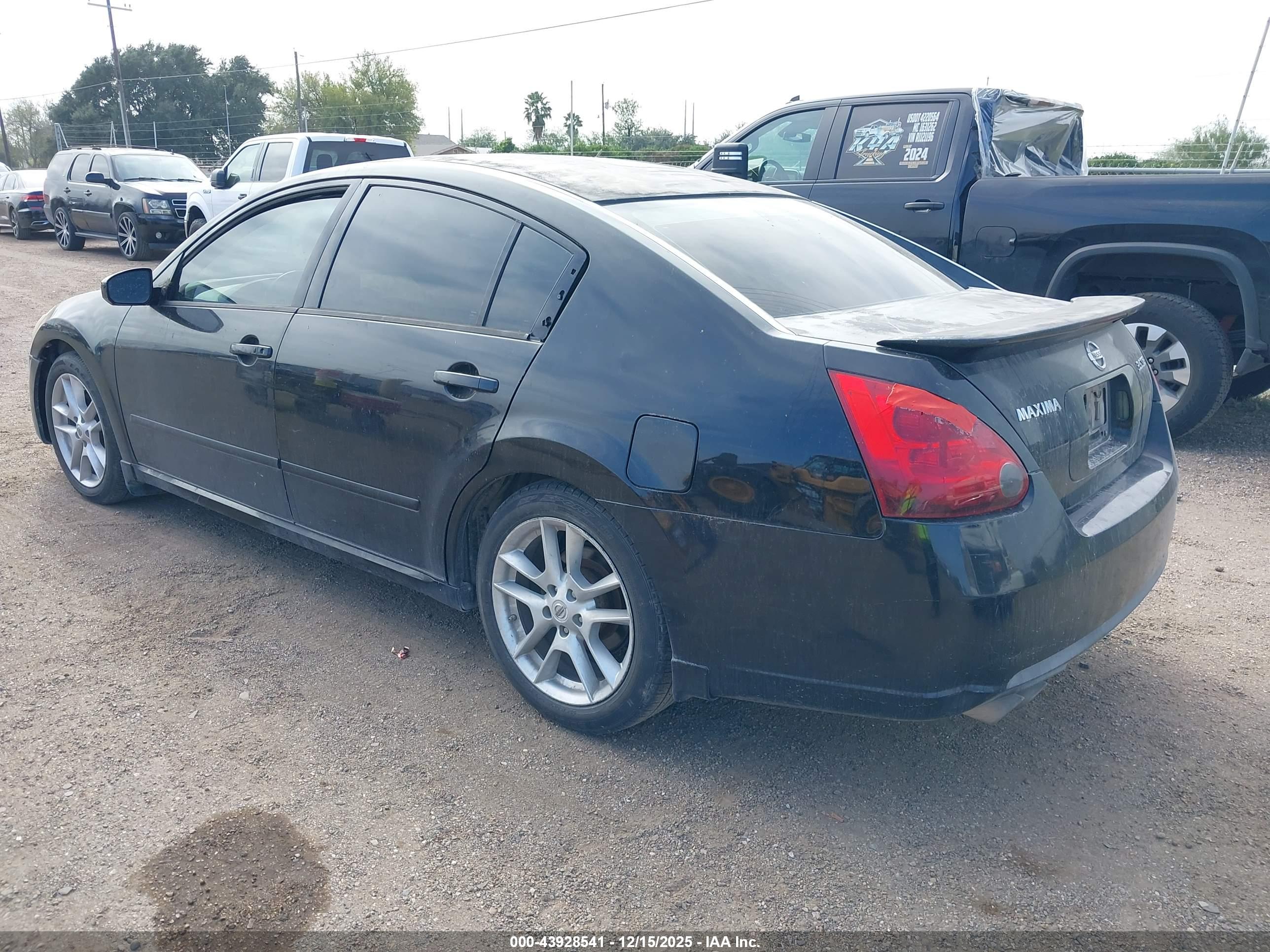 NISSAN MAXIMA image 3