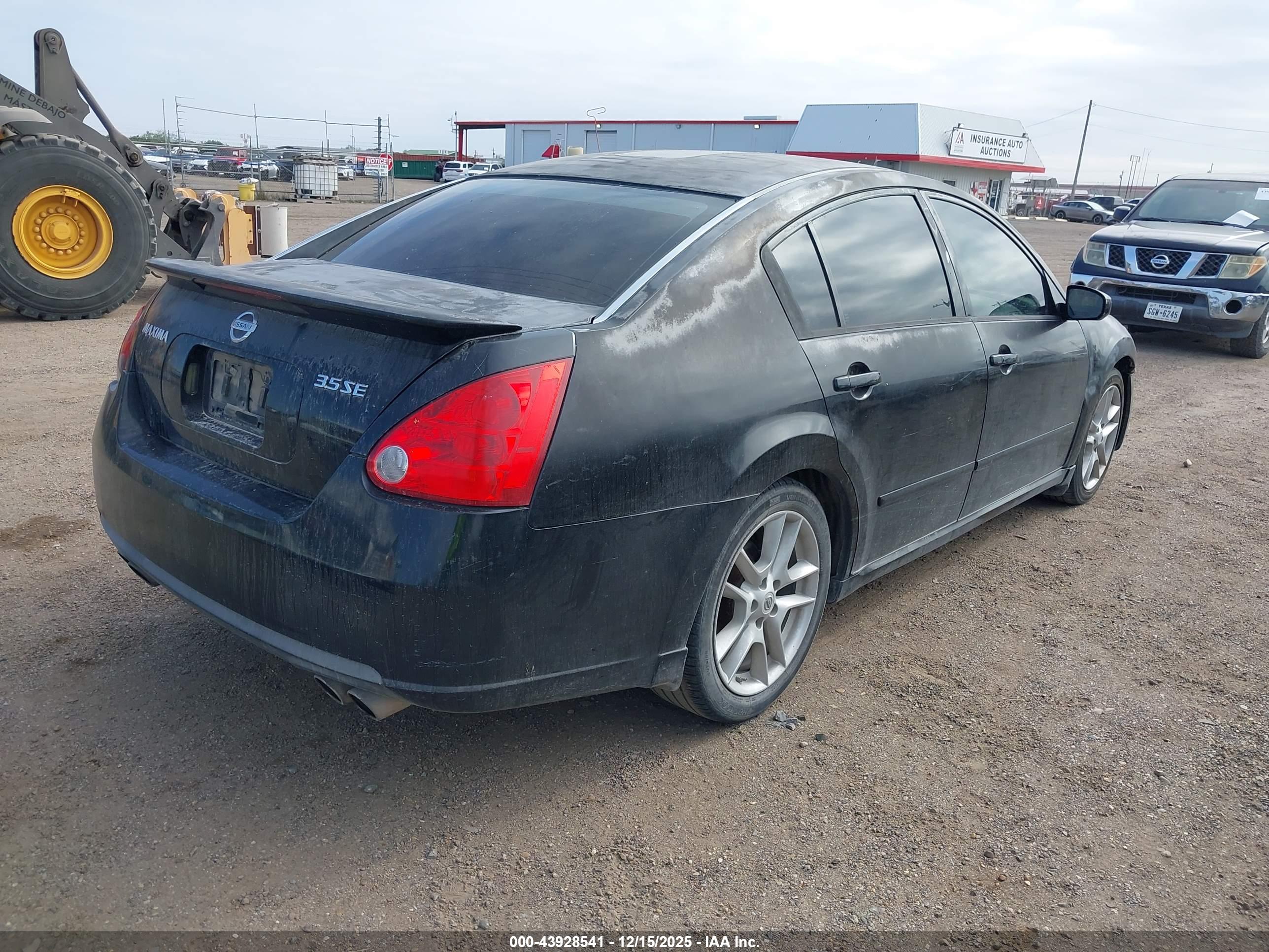 NISSAN MAXIMA image 4
