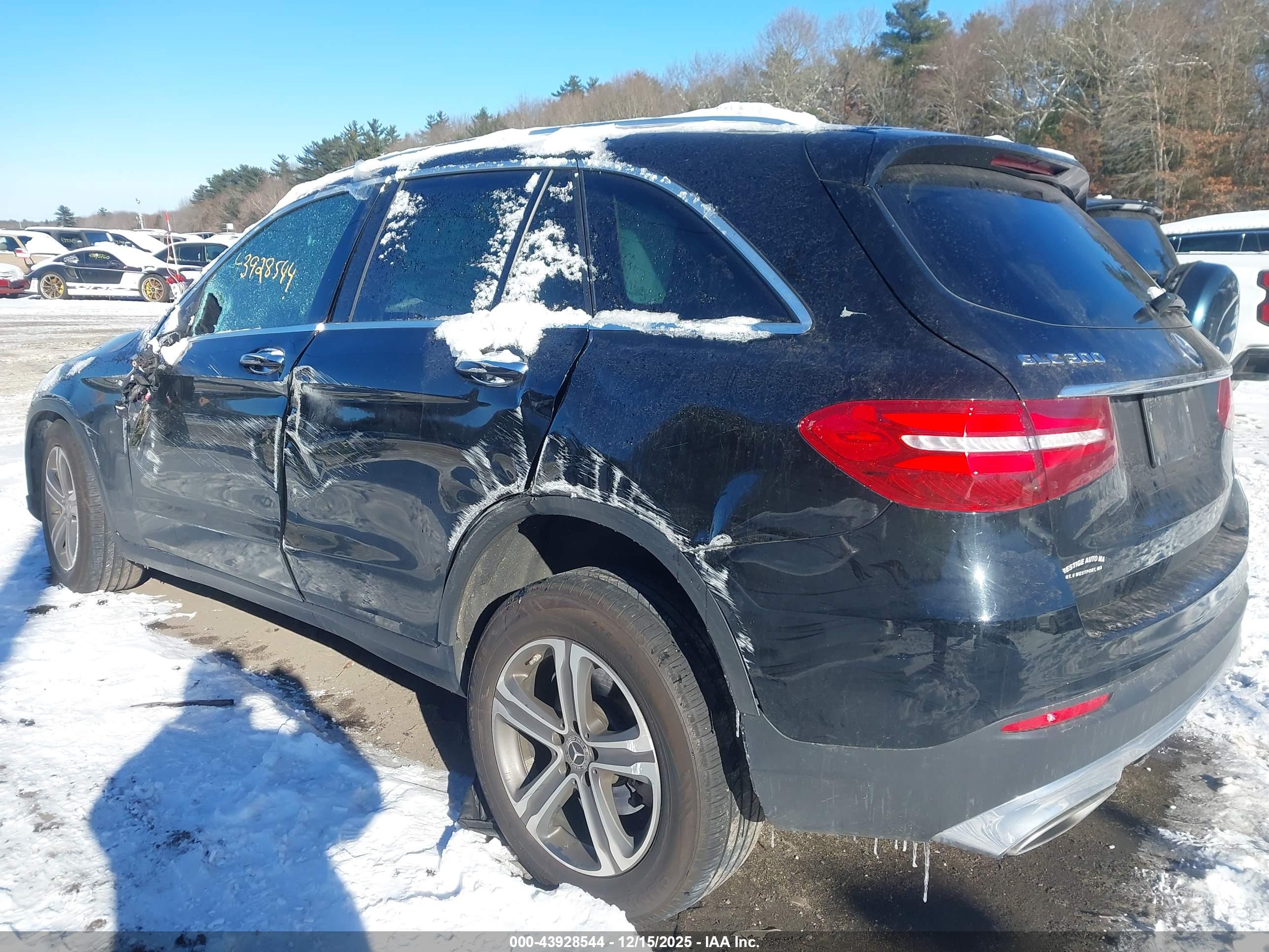 MERCEDES-BENZ GLC image 3