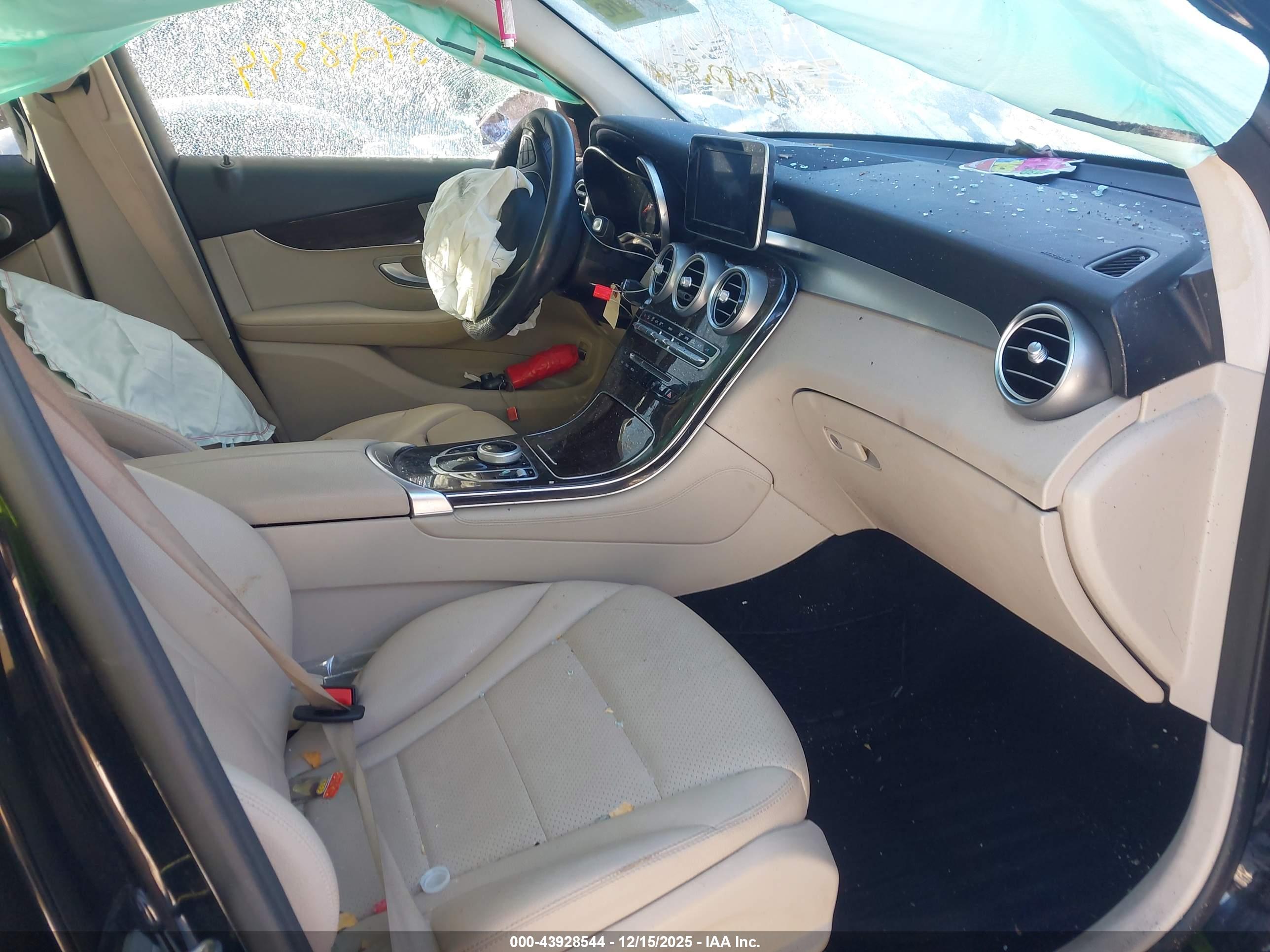 MERCEDES-BENZ GLC image 5