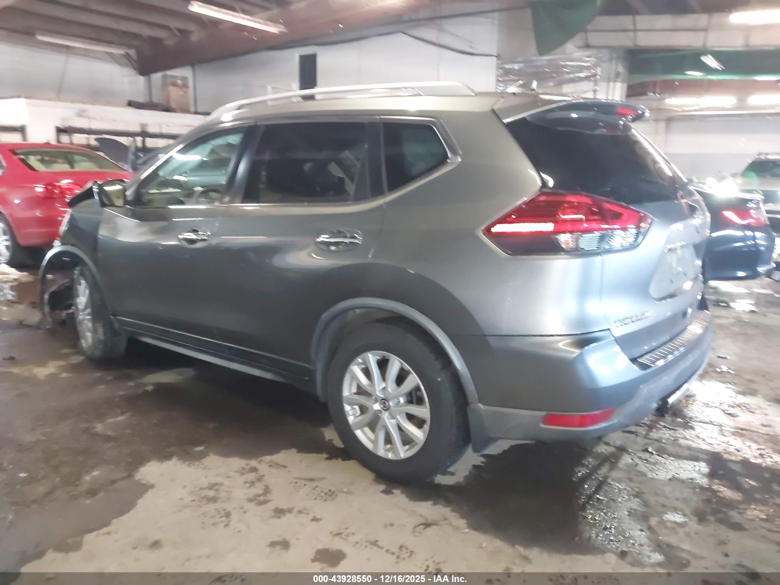NISSAN ROGUE image 3
