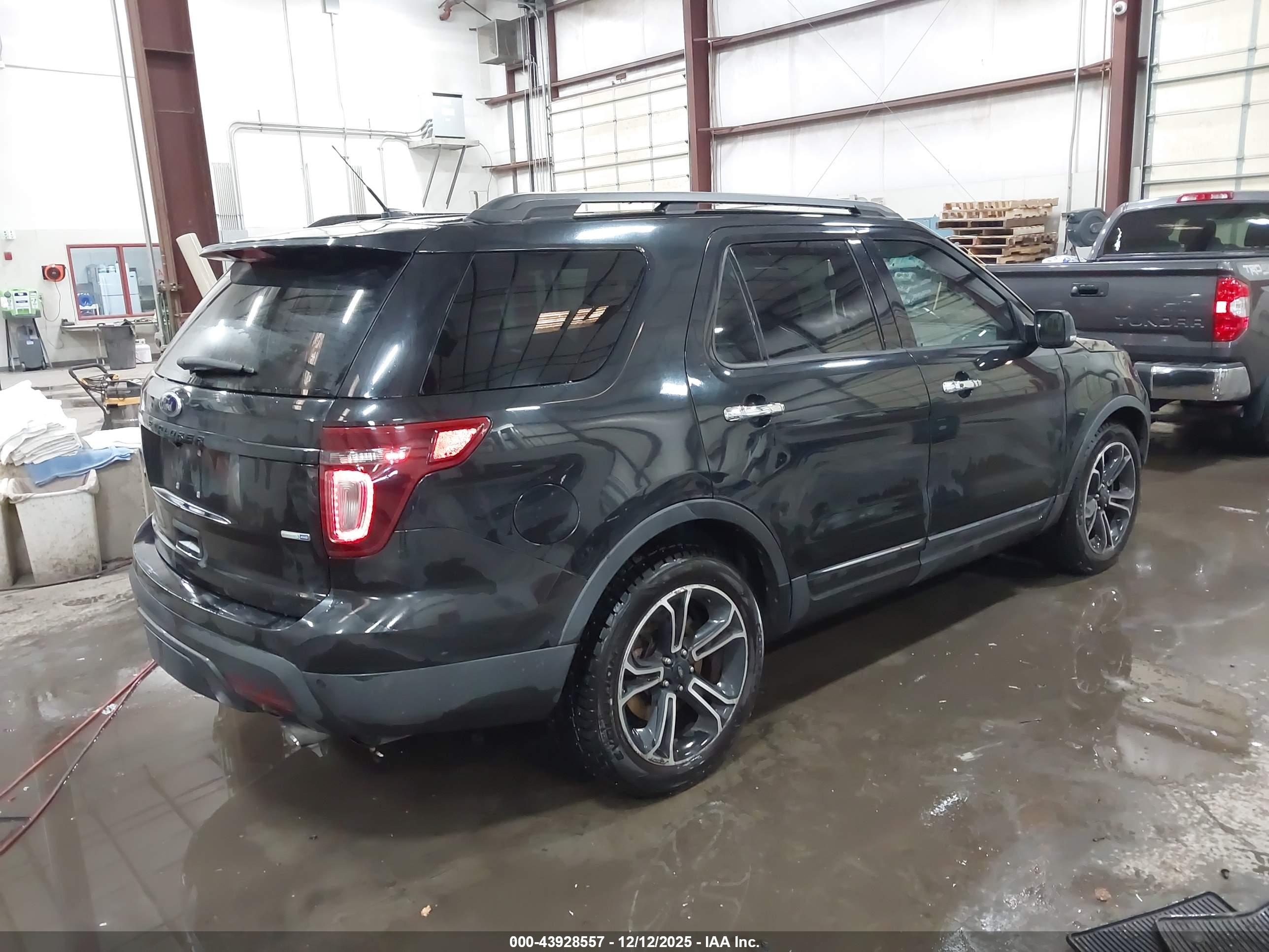 FORD EXPLORER image 4