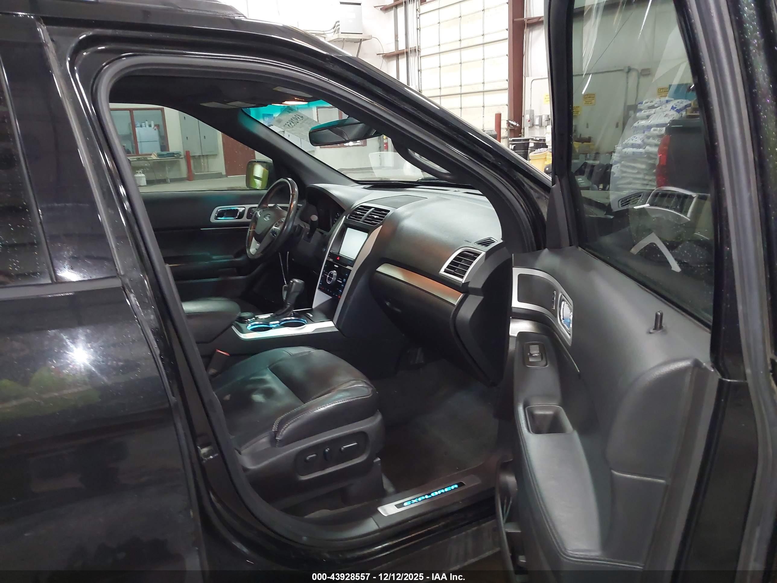 FORD EXPLORER image 5