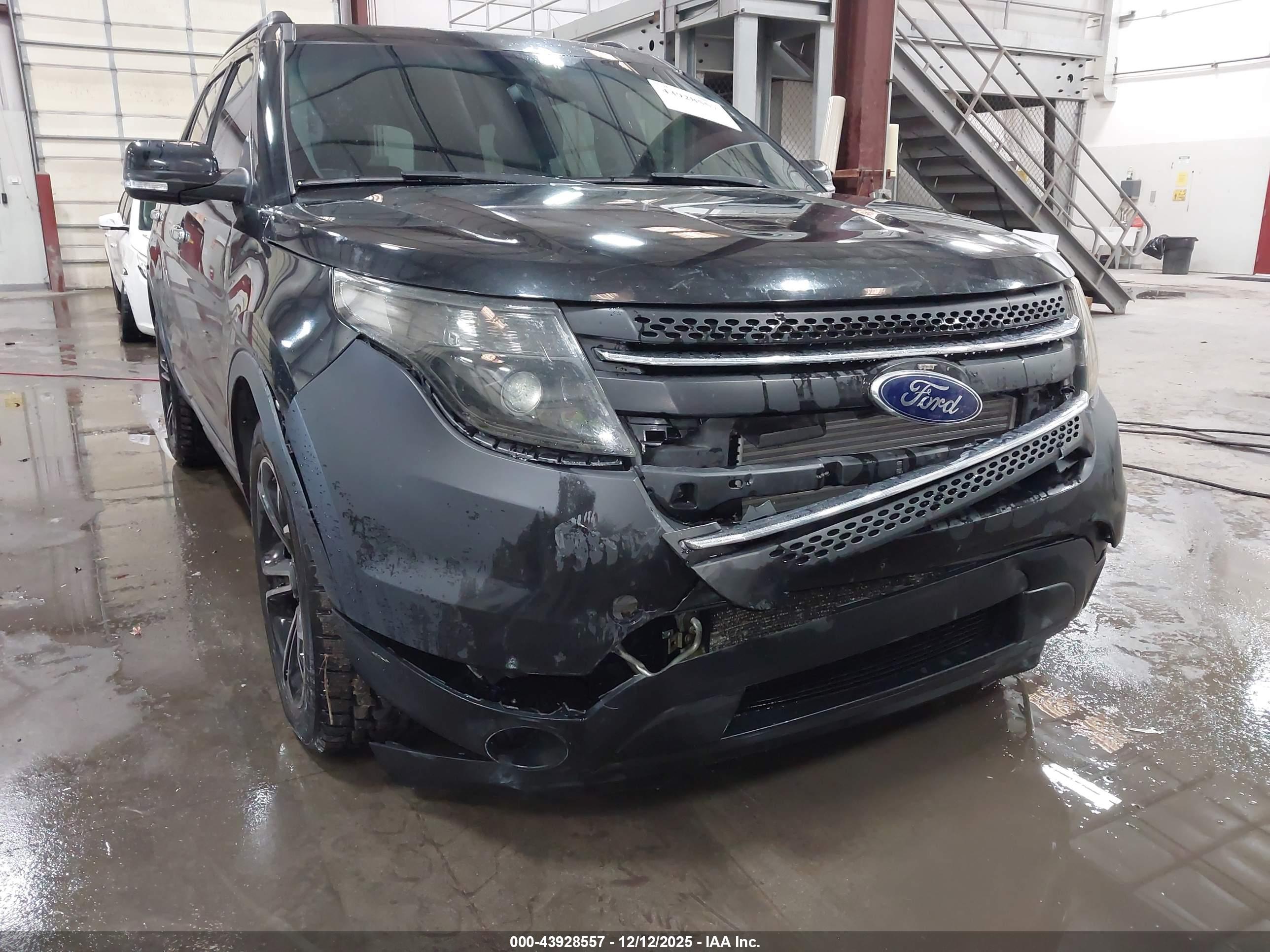 FORD EXPLORER image 6