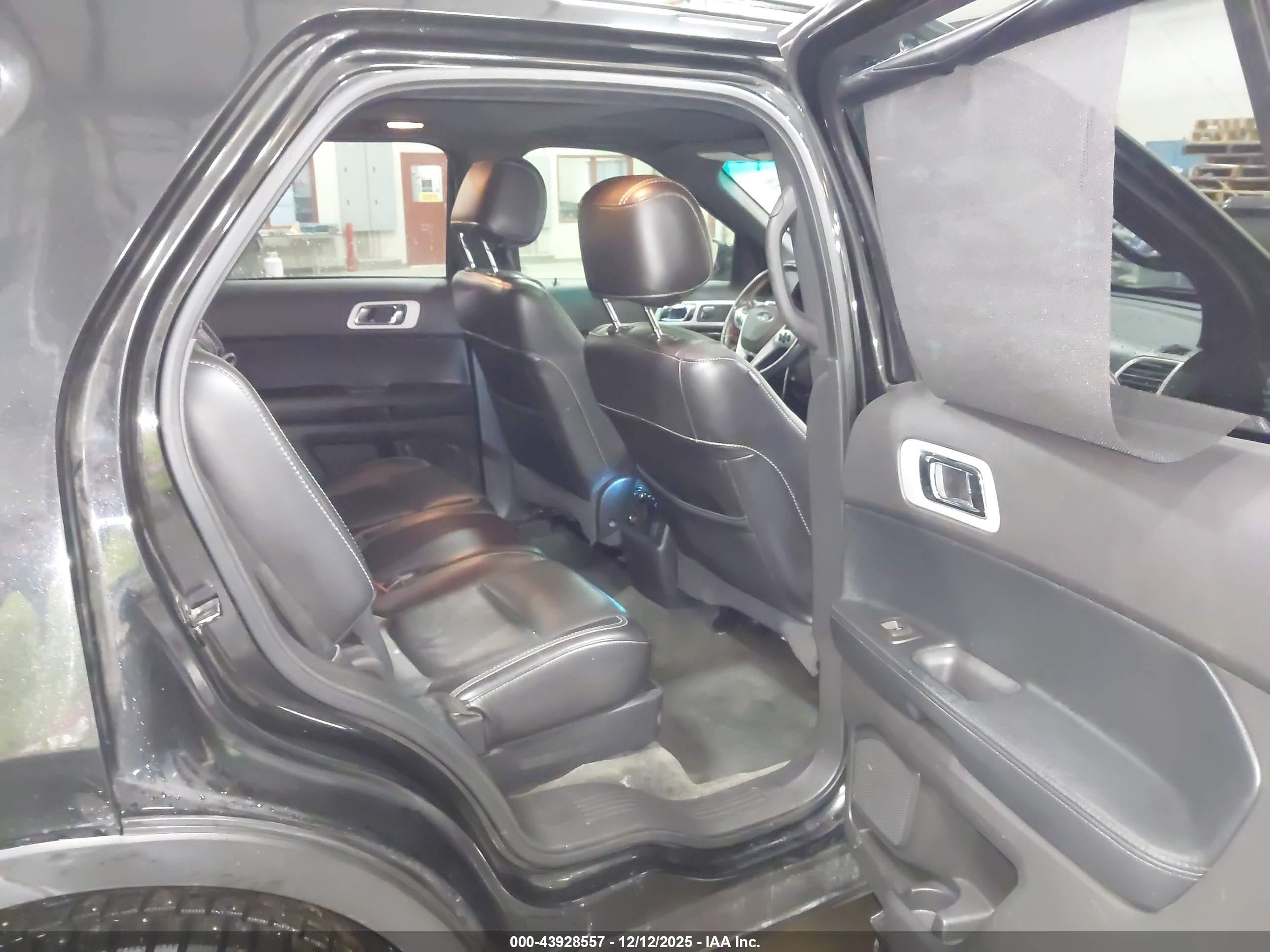 FORD EXPLORER image 8