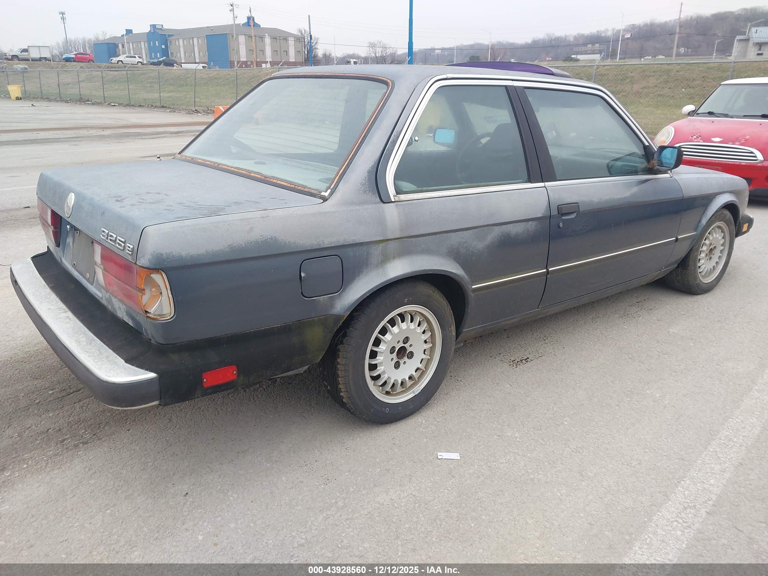 BMW 325 image 4