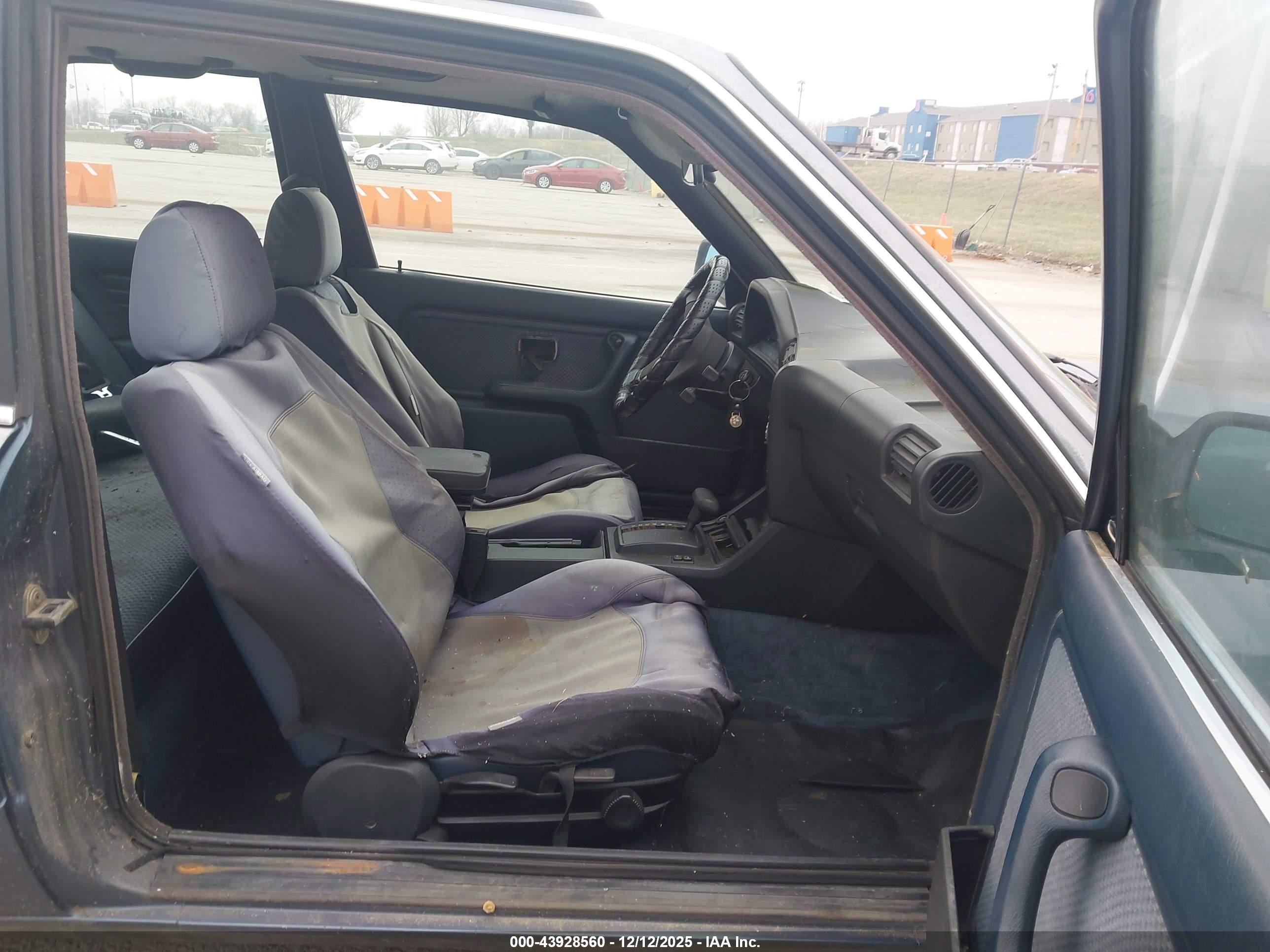 BMW 325 image 5